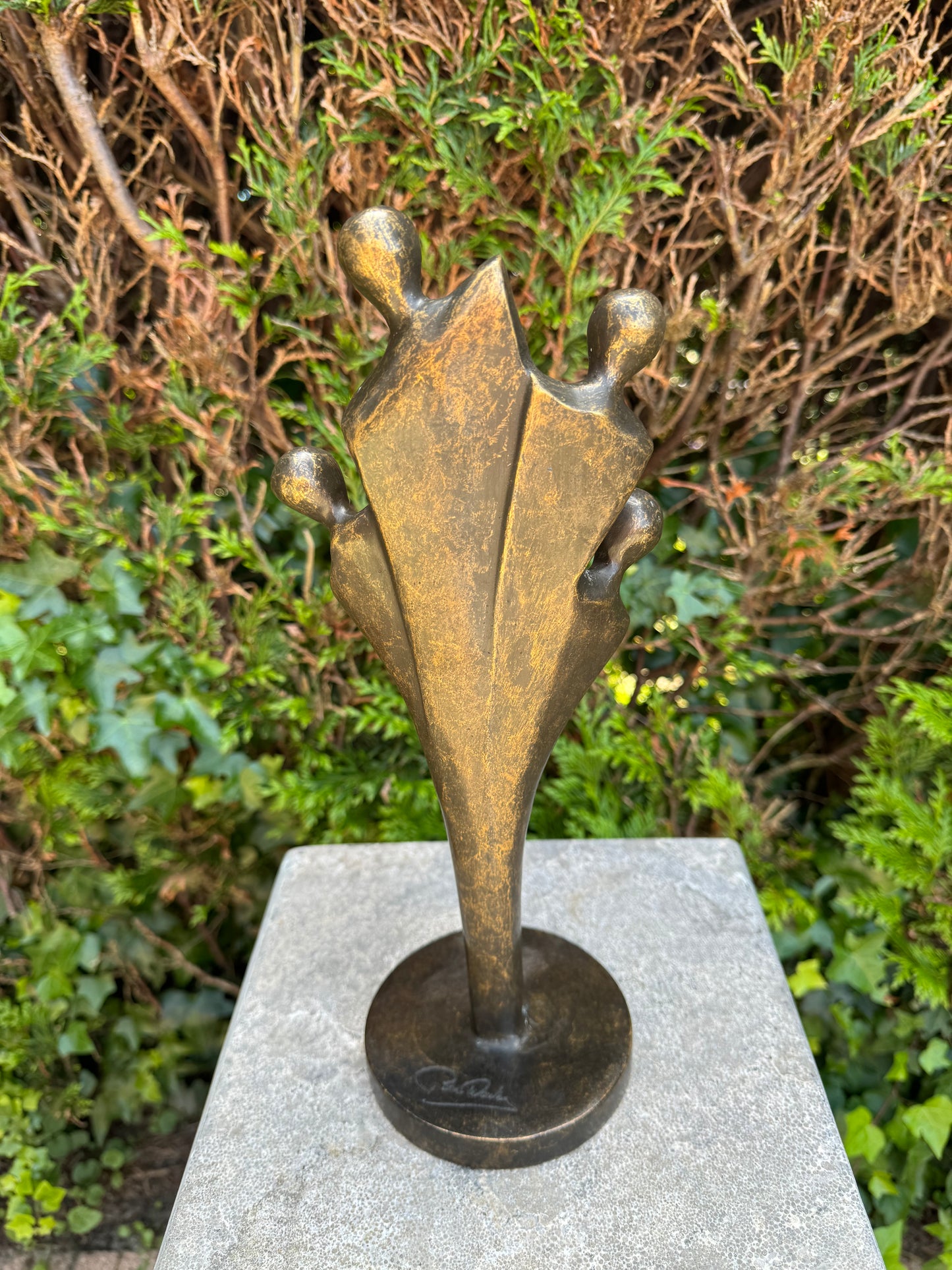 Family Unity – Bronze Sculpture. 11x11x33cm - 1.7Kg