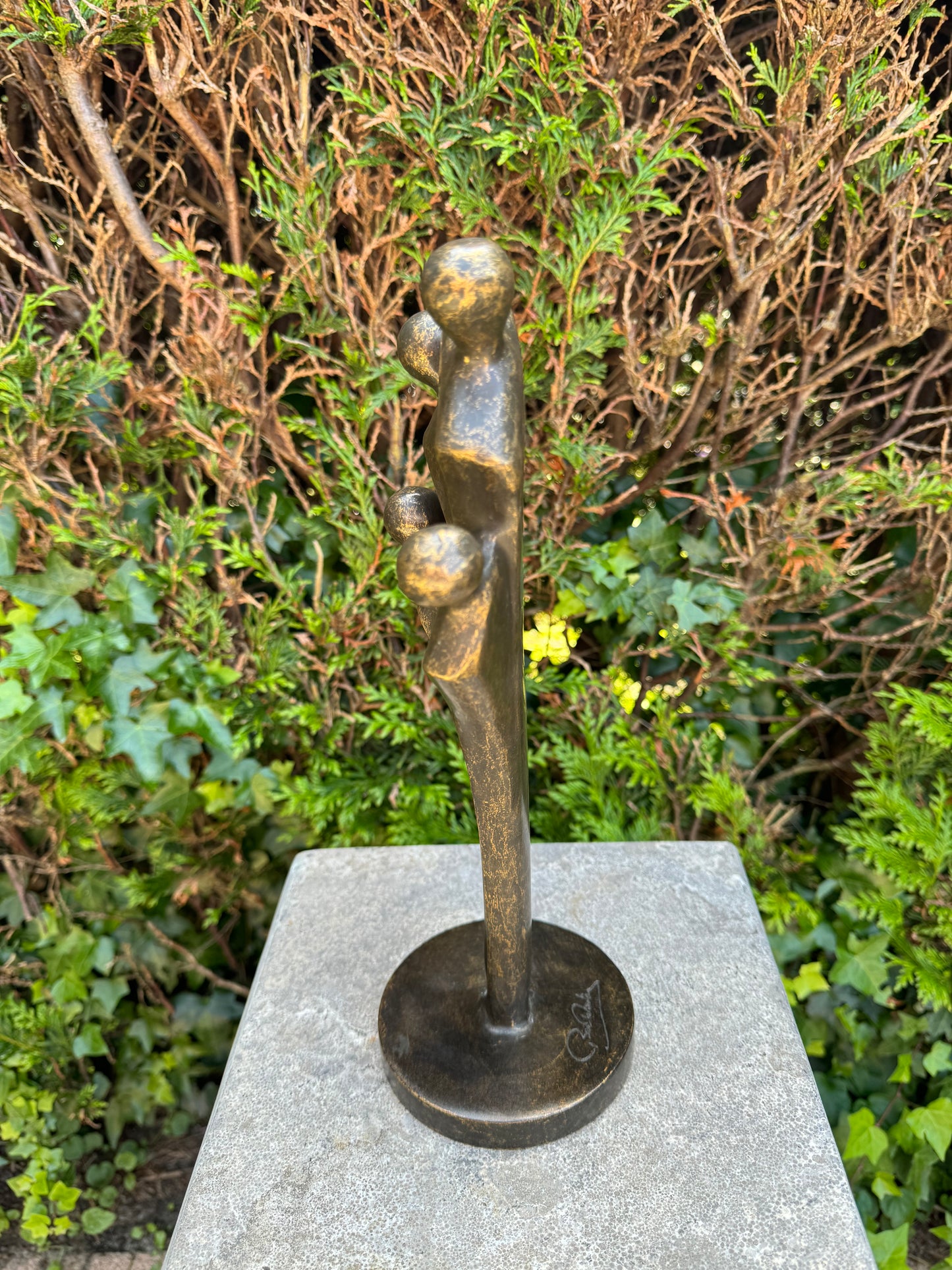 Family Unity – Bronze Sculpture. 11x11x33cm - 1.7Kg