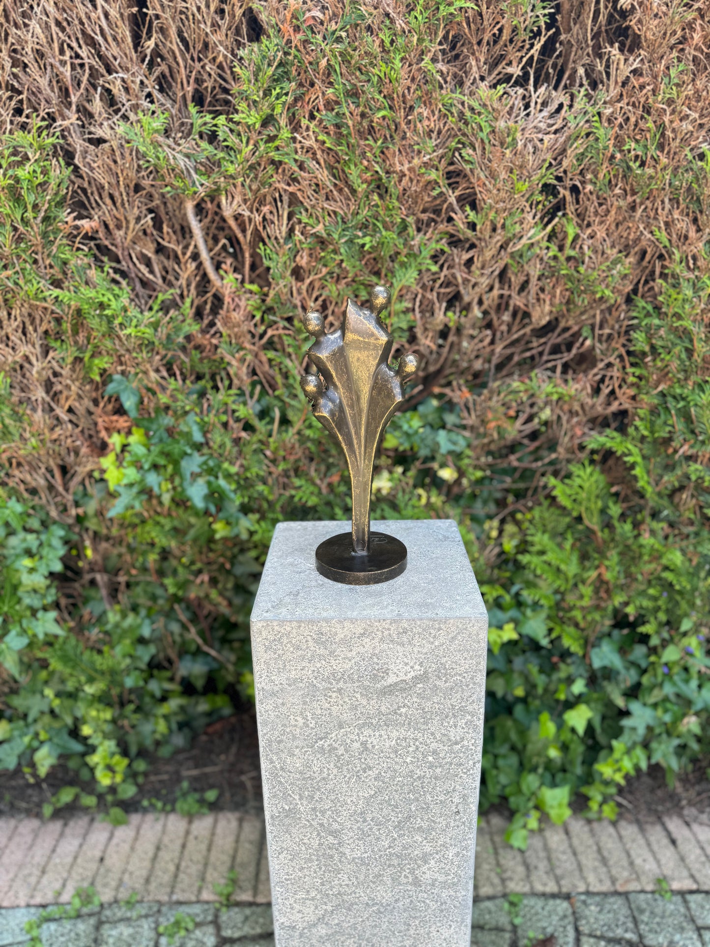 Family Unity – Bronze Sculpture. 11x11x33cm - 1.7Kg