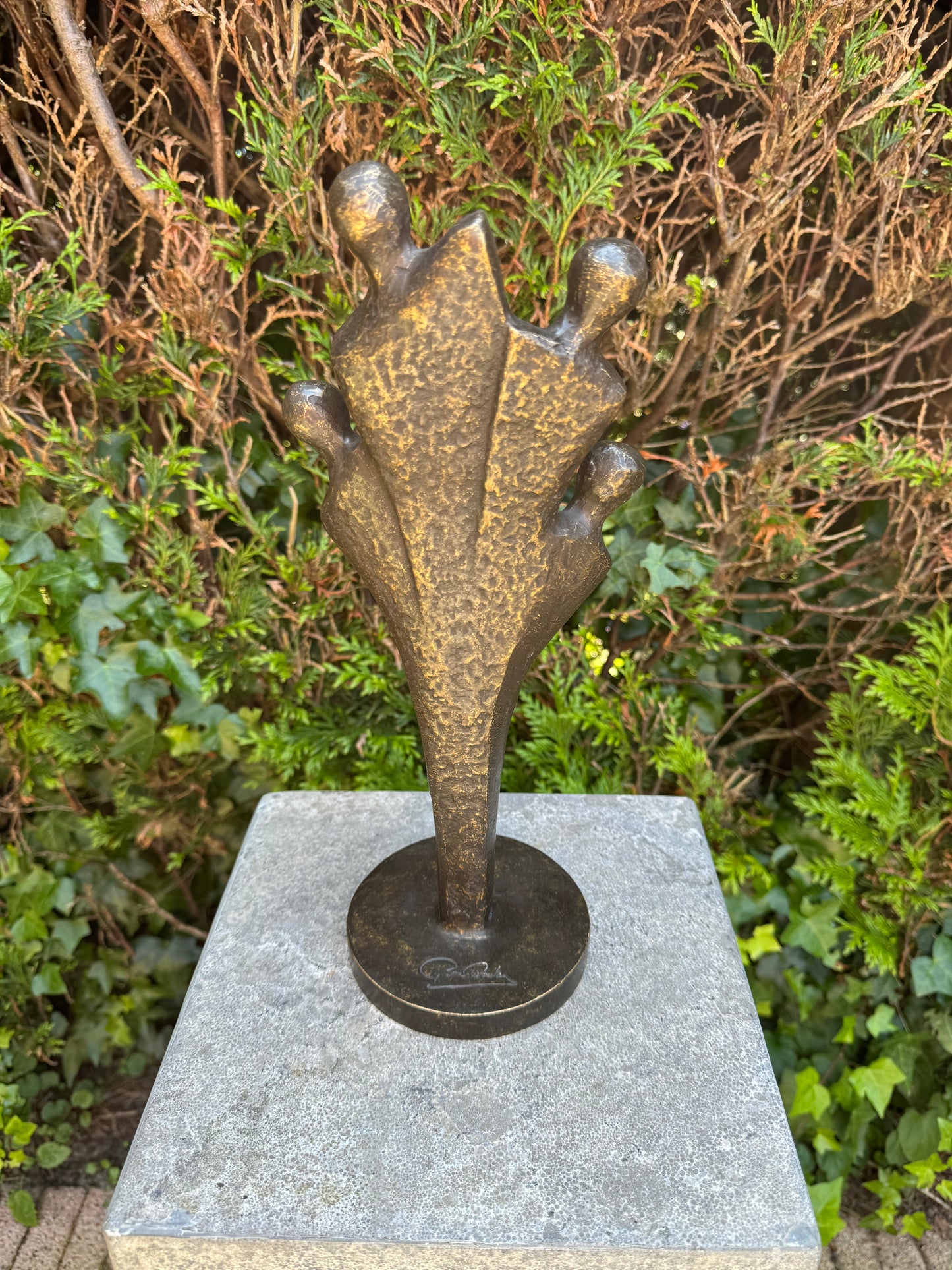 Family Roots – Bronze Sculpture. 12x11x33cm - 2Kg
