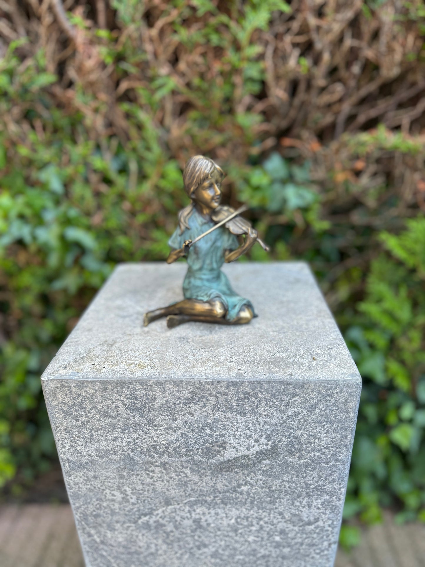 Girl Playing Violin – Bronze Sculpture. 12x9x15cm - 0.9Kg