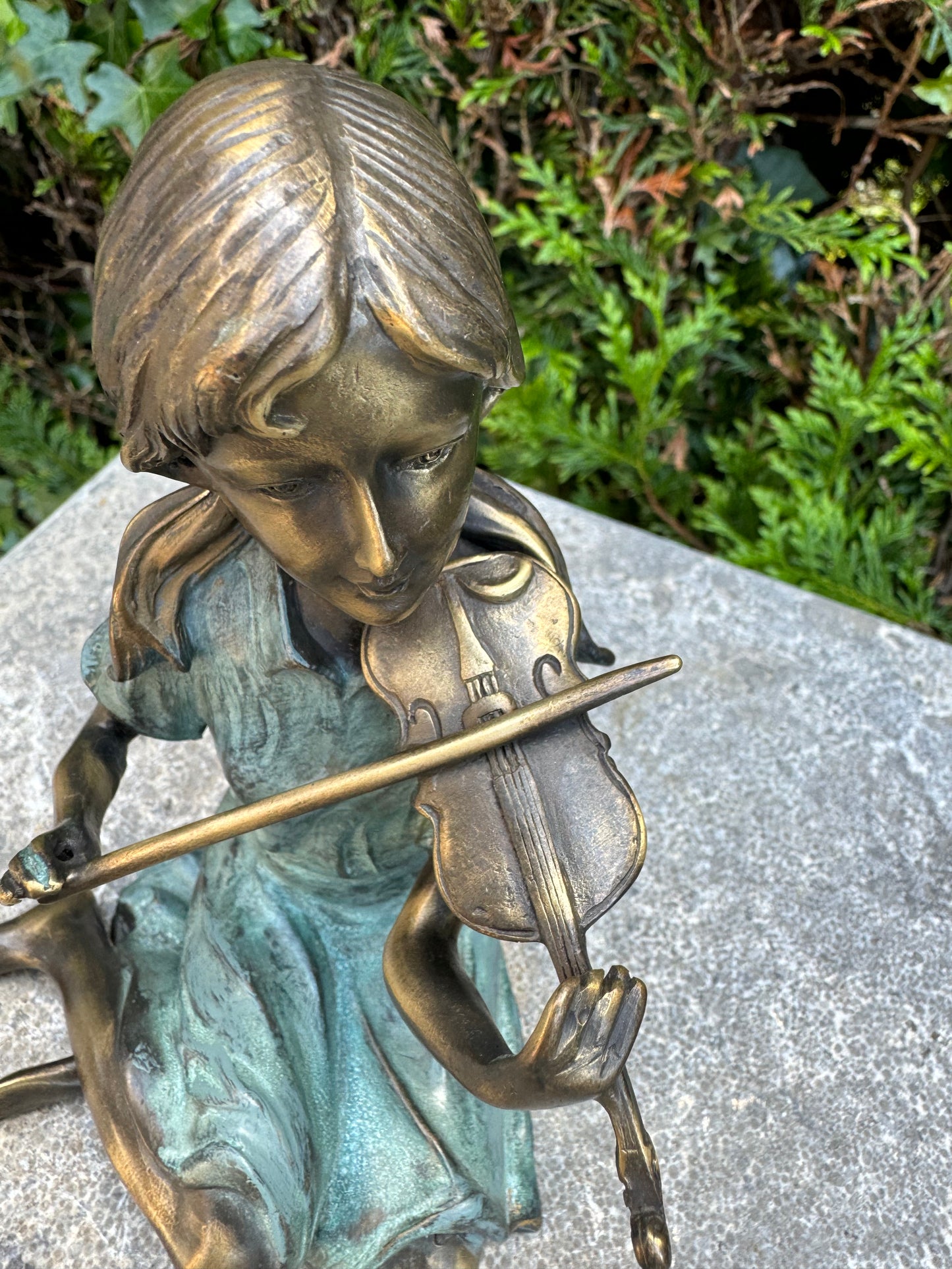 Girl Playing Violin – Bronze Sculpture. 12x9x15cm - 0.9Kg