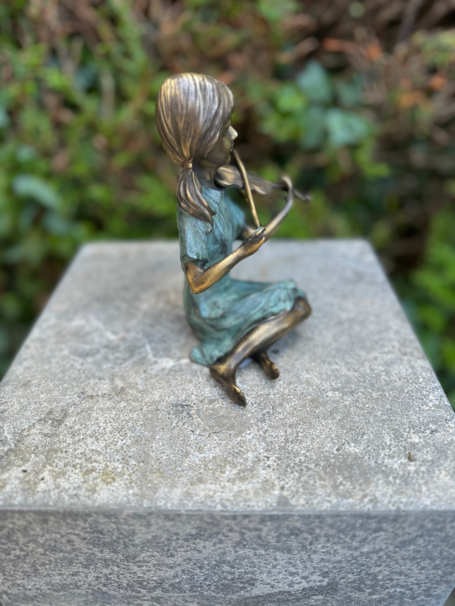Girl Playing Violin – Bronze Sculpture. 12x9x15cm - 0.9Kg