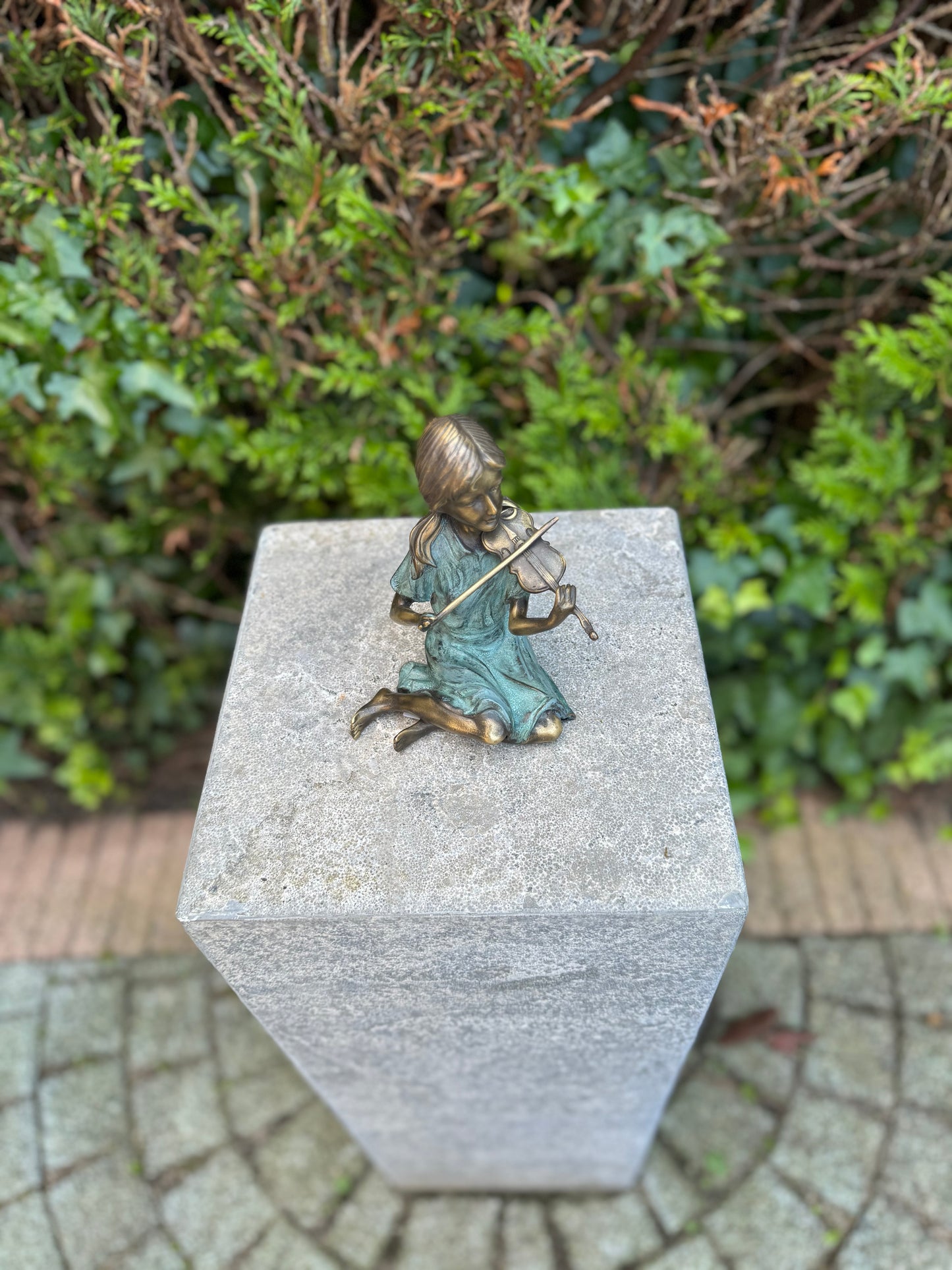 Girl Playing Violin – Bronze Sculpture. 12x9x15cm - 0.9Kg