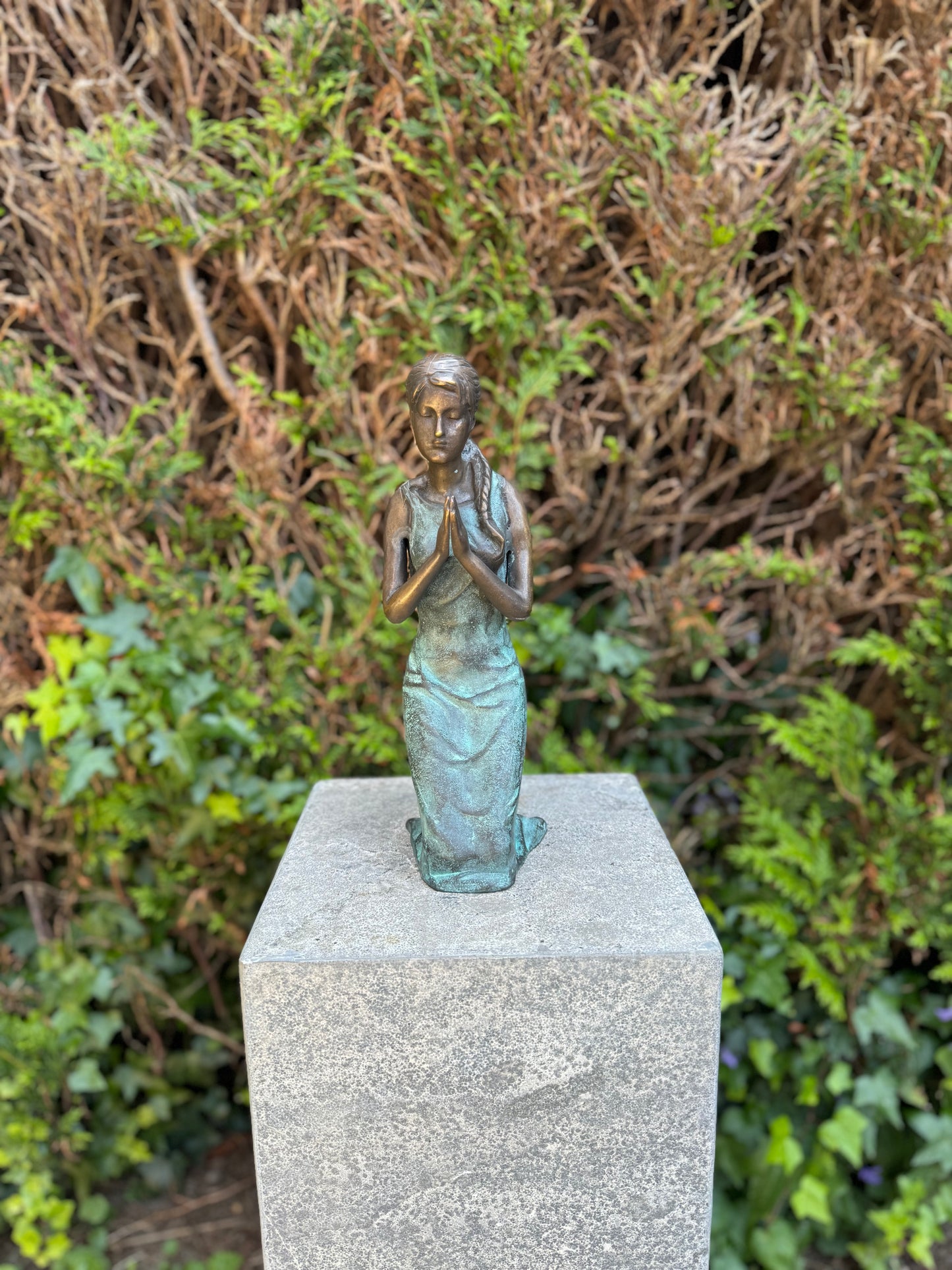 Prayerful Woman – Bronze Sculpture. 31x10x16cm - 5Kg
