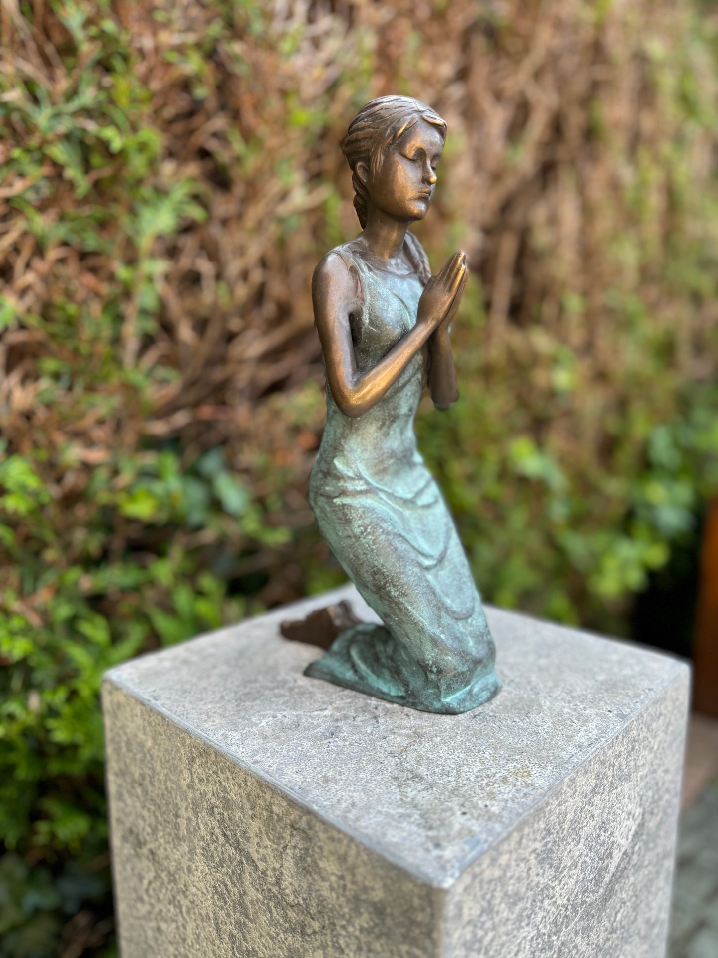 Prayerful Woman – Bronze Sculpture. 31x10x16cm - 5Kg