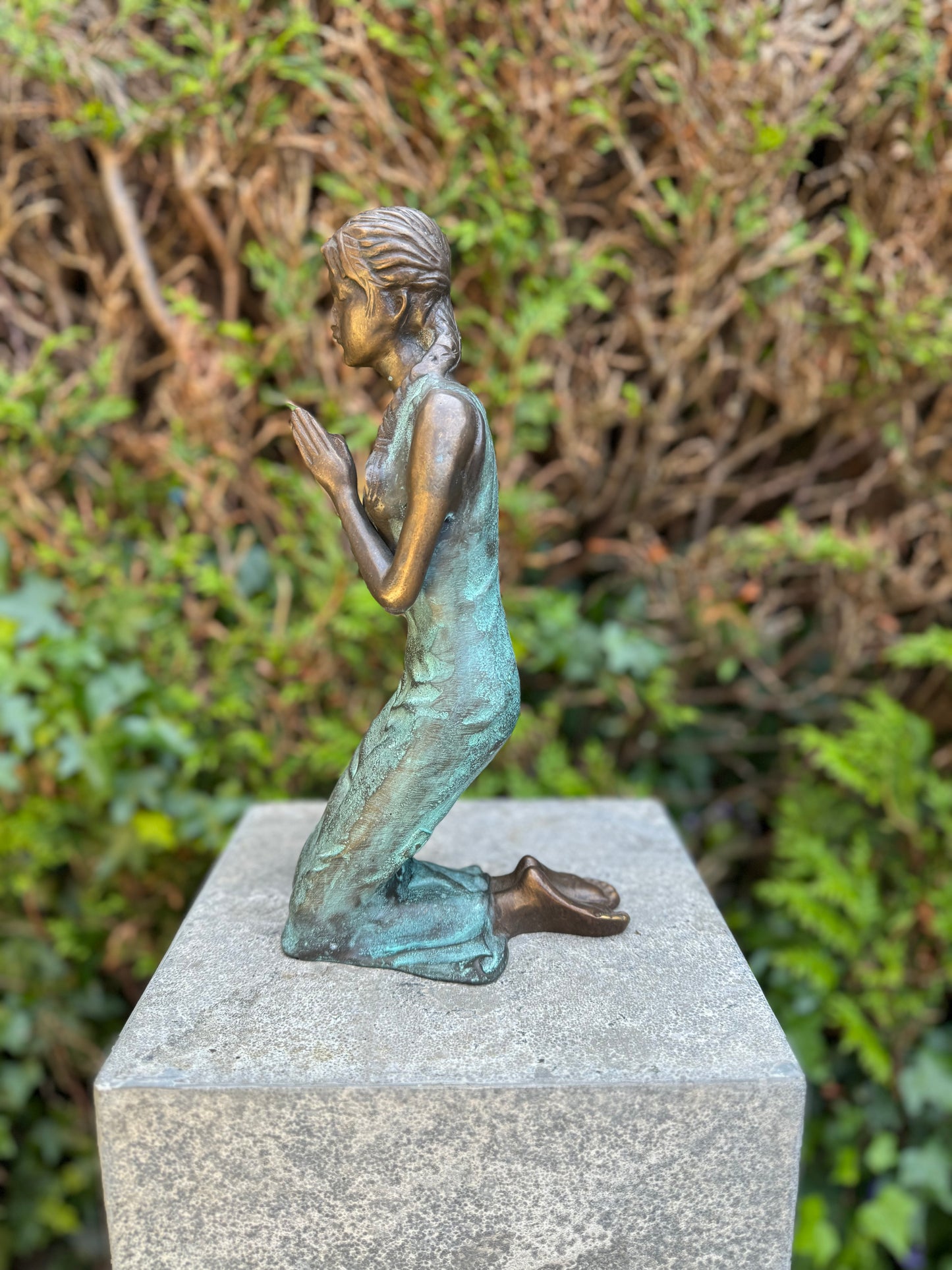 Prayerful Woman – Bronze Sculpture. 31x10x16cm - 5Kg