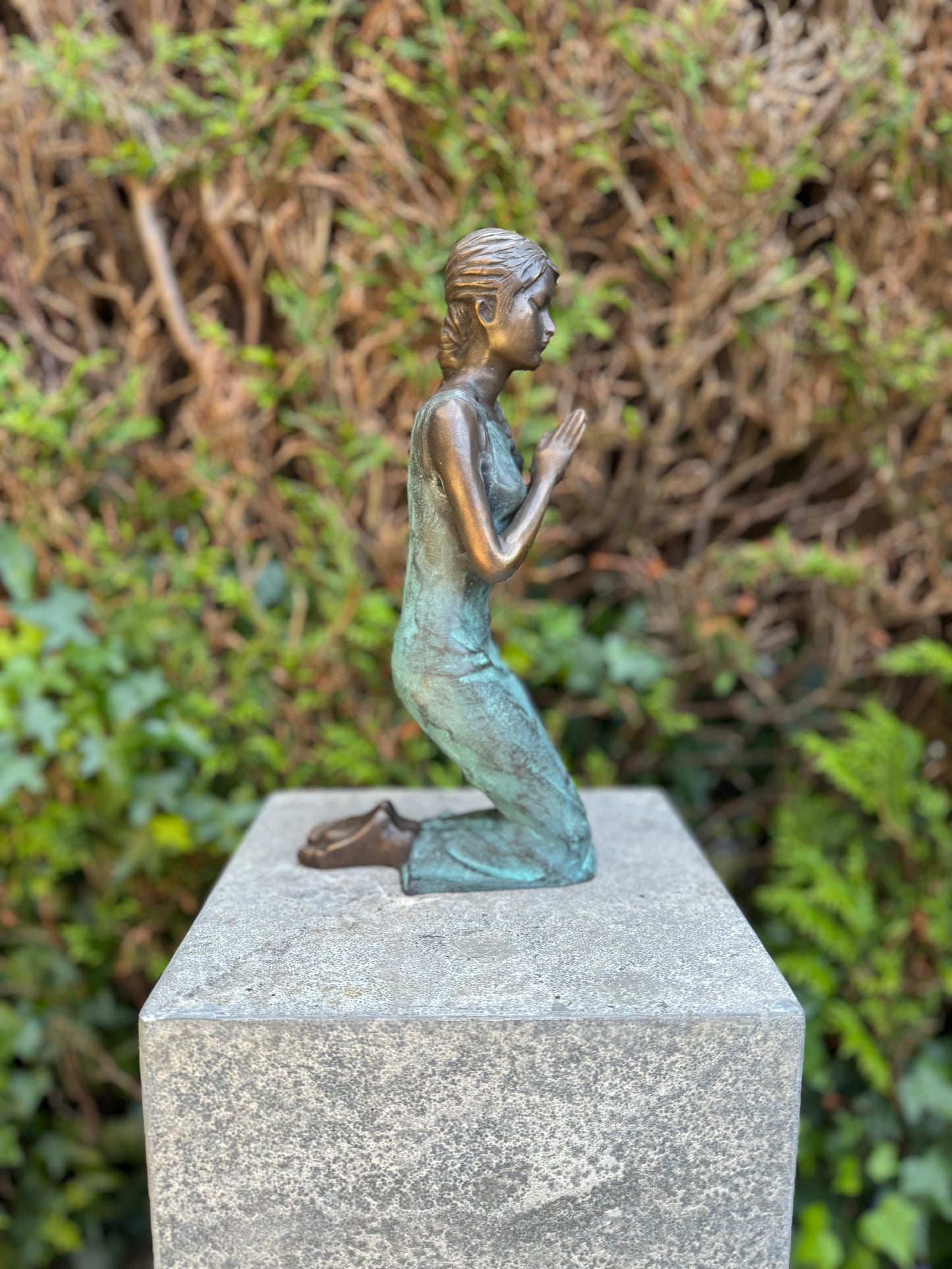 Prayerful Woman – Bronze Sculpture. 31x10x16cm - 5Kg
