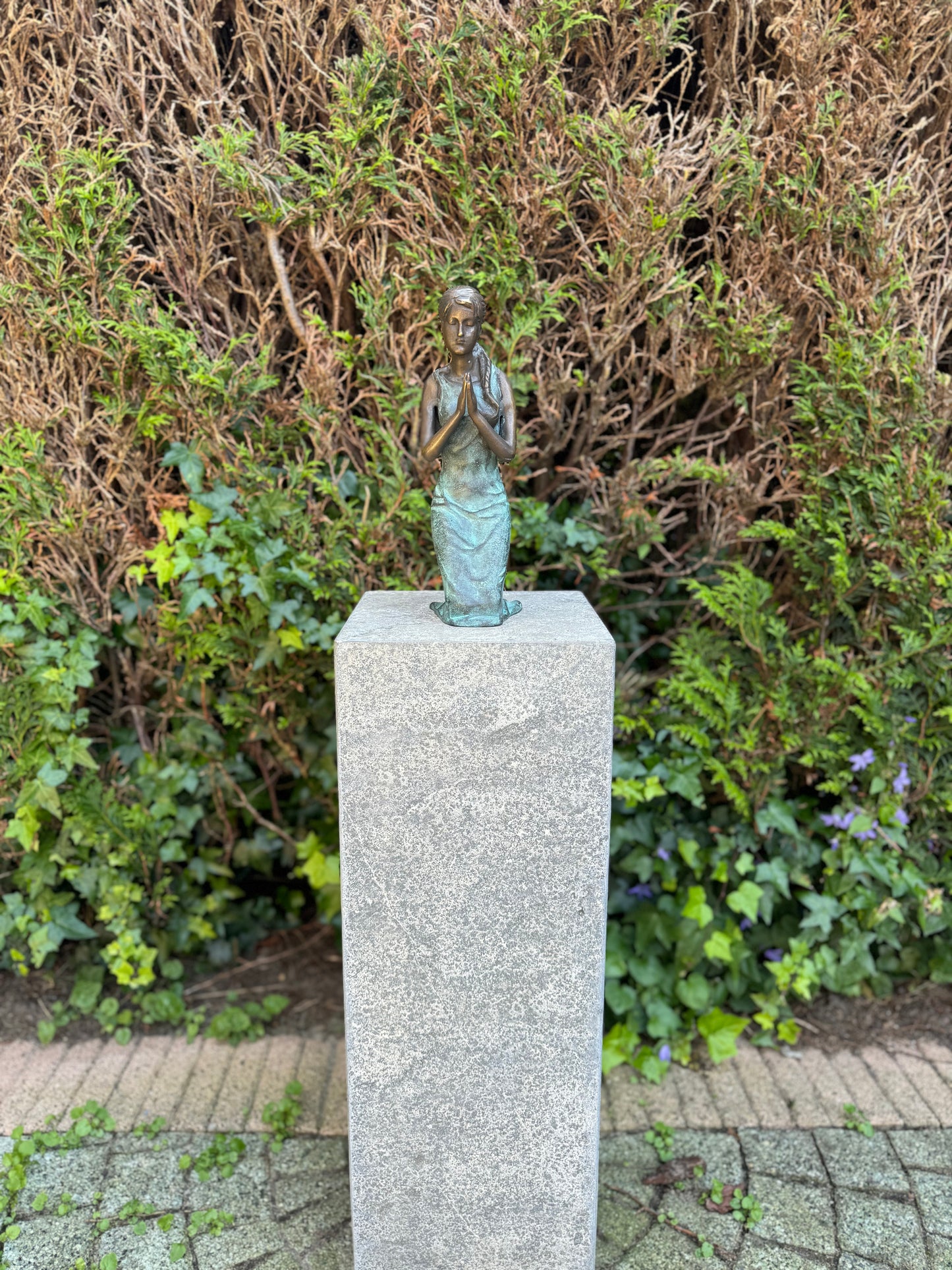Prayerful Woman – Bronze Sculpture. 31x10x16cm - 5Kg