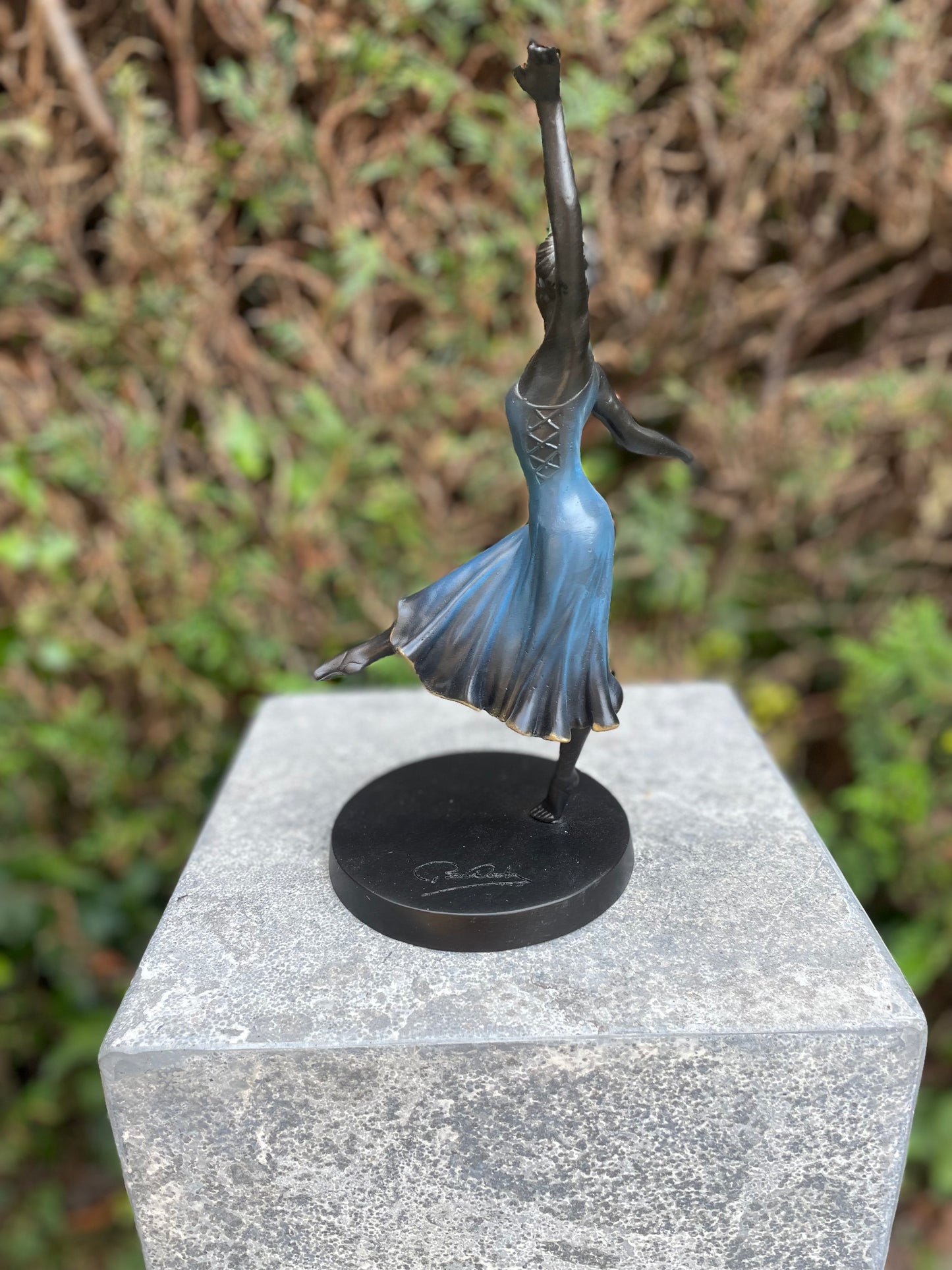 Graceful Dancer – Bronze Sculpture. 12x12x27cm - 2Kg