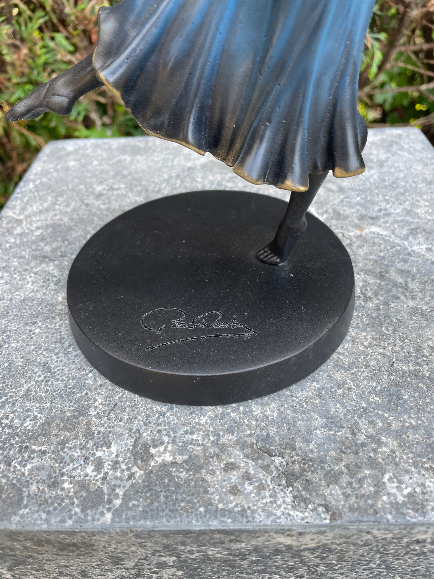 Graceful Dancer – Bronze Sculpture. 12x12x27cm - 2Kg