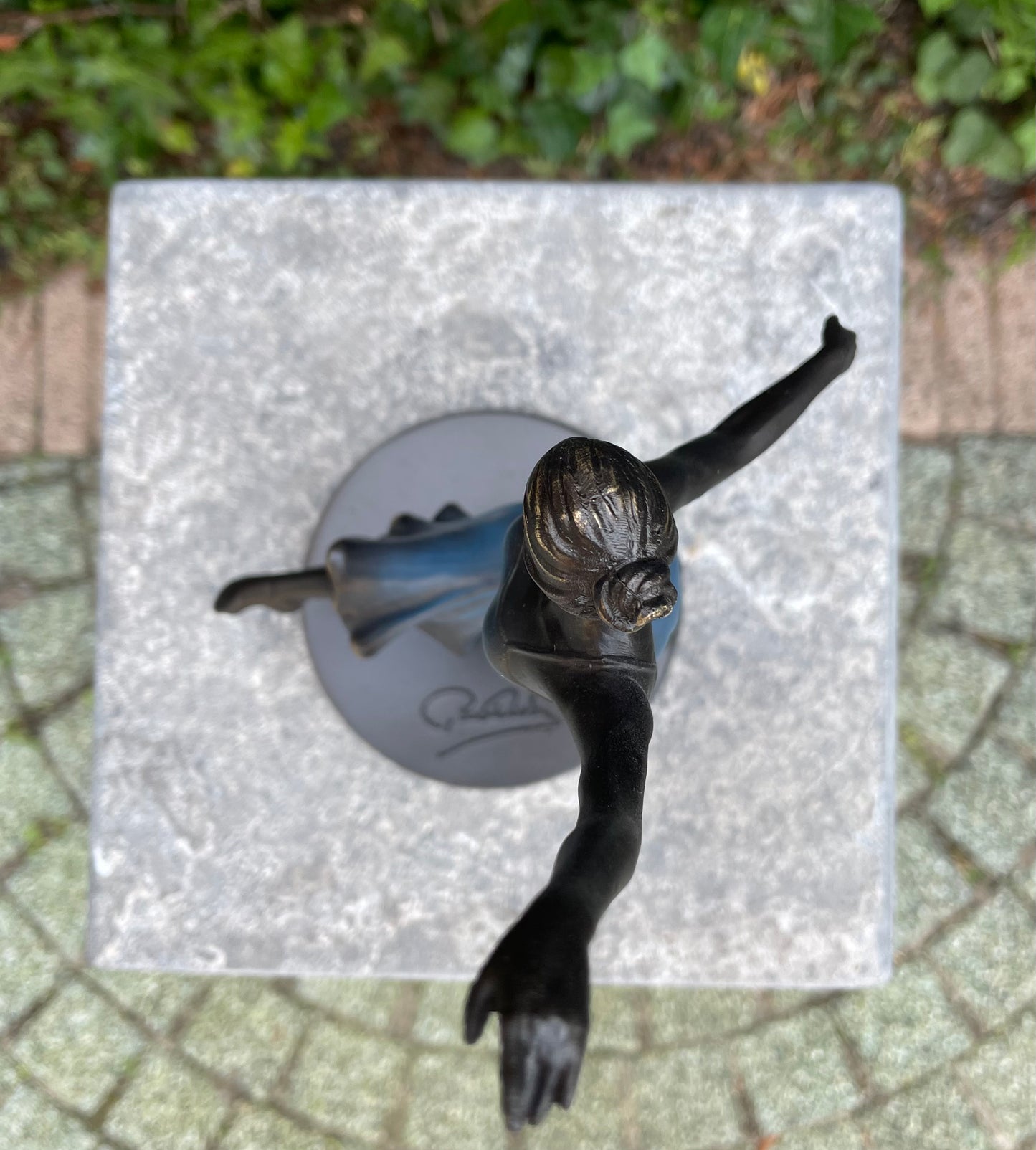 Graceful Dancer – Bronze Sculpture. 12x12x27cm - 2Kg