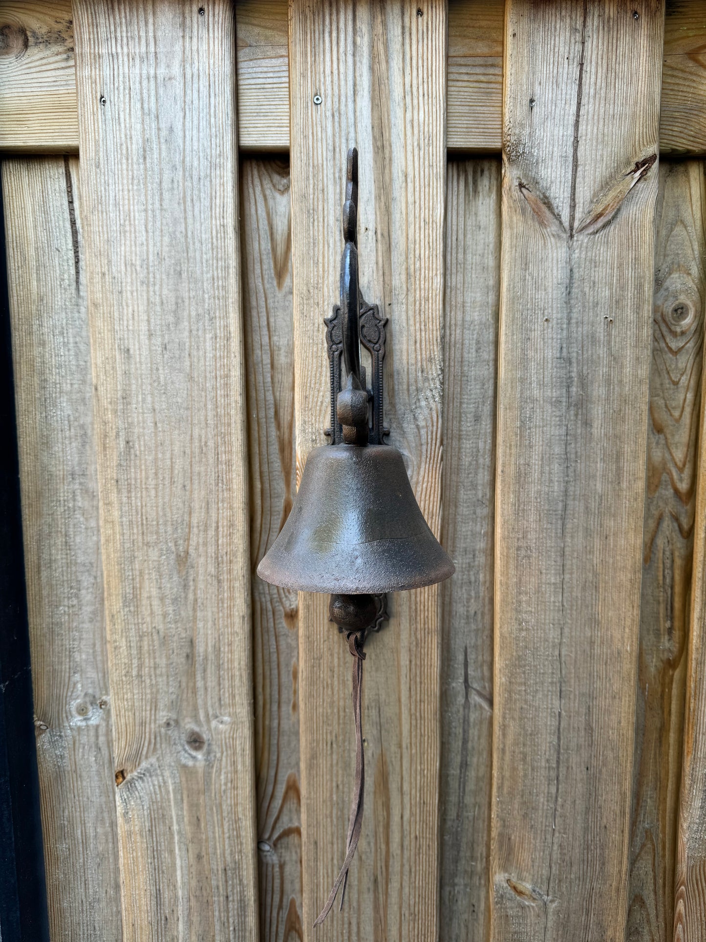 Welcome Wall Bell – Iron Sculpture. 14x39cm - 5.5Kg