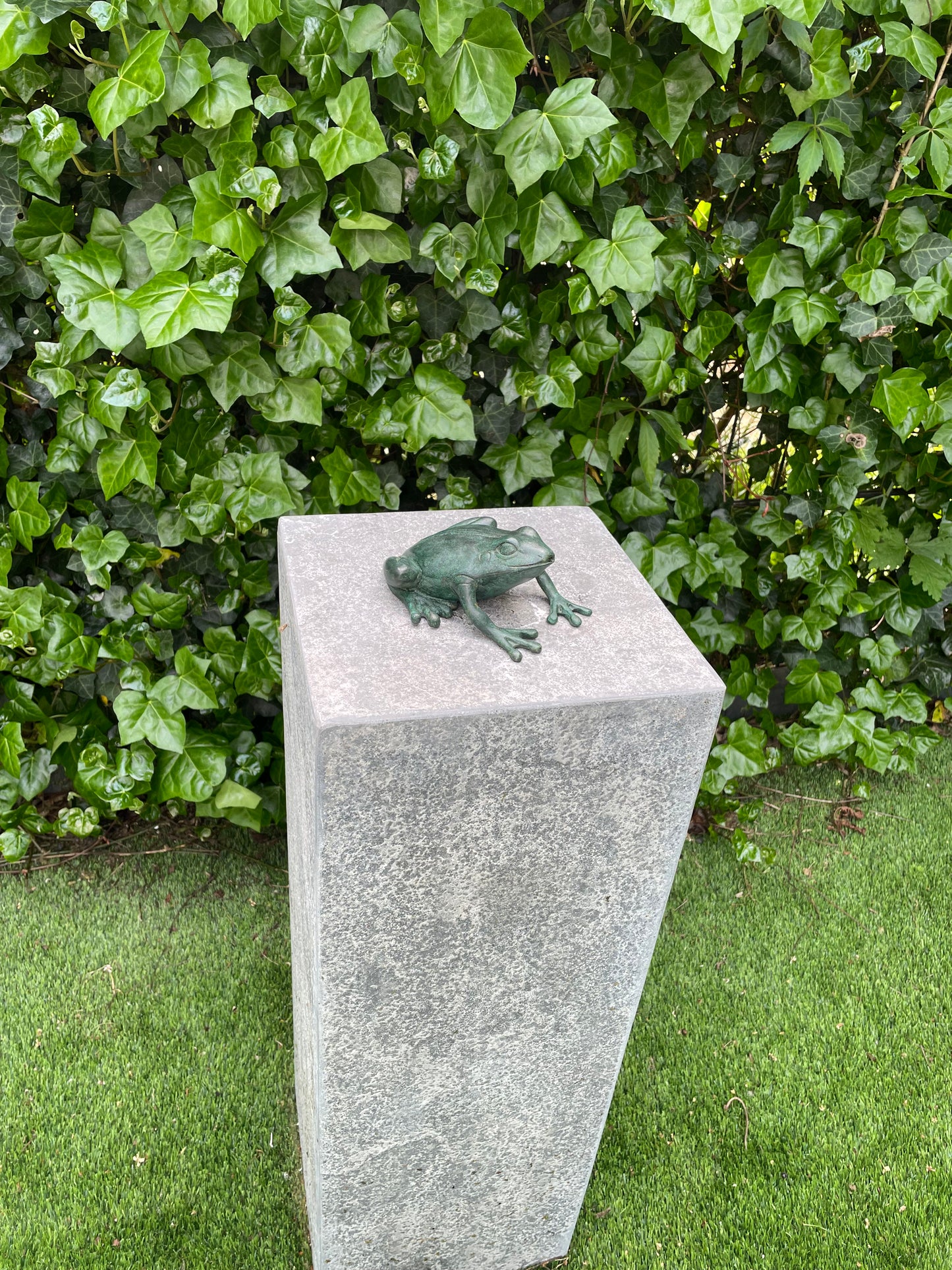 Crouching Frog – Bronze Sculpture. 14x13x6cm - 0.5Kg