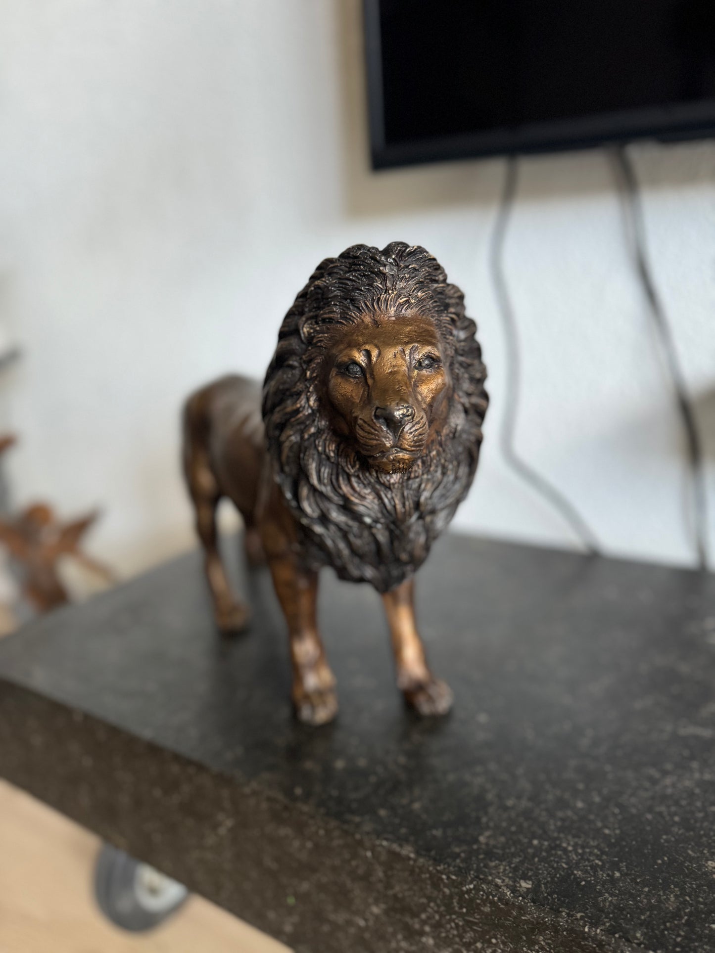 Majestic Lion – Bronze Sculpture. 42x12x26cm - 3.4Kg