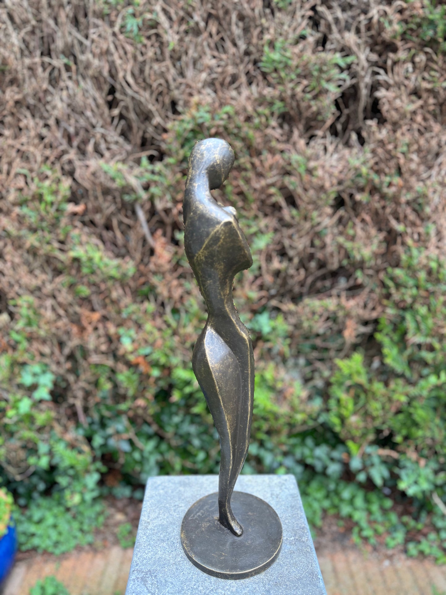 Mother's Embrace – Bronze Sculpture. 15x15x54cm - 3.5Kg
