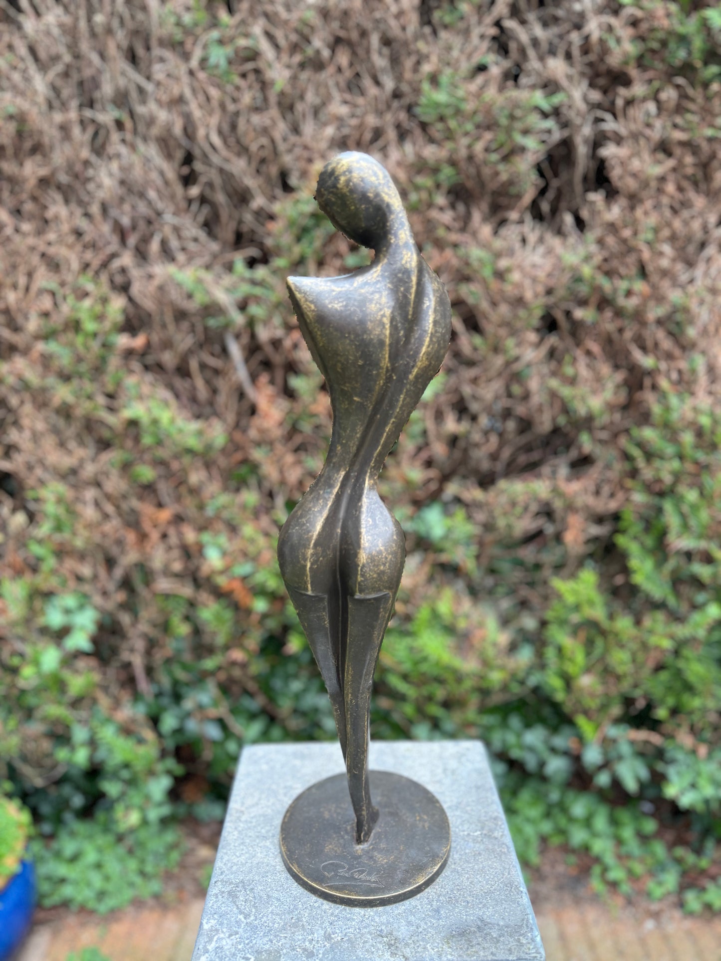 Mother's Embrace – Bronze Sculpture. 15x15x54cm - 3.5Kg