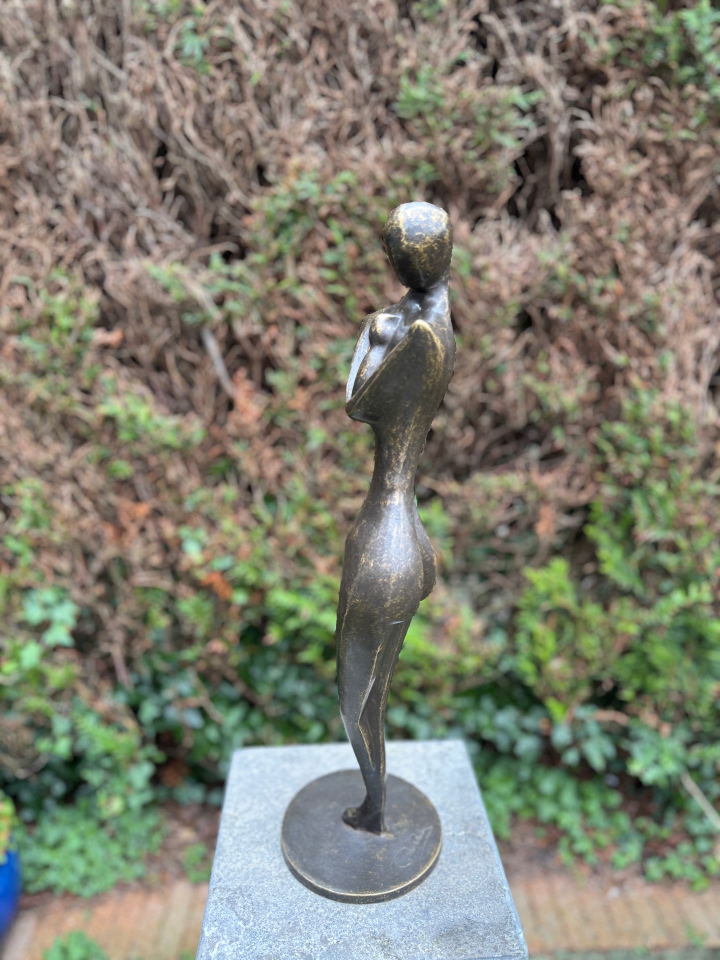 Mother's Embrace – Bronze Sculpture. 15x15x54cm - 3.5Kg