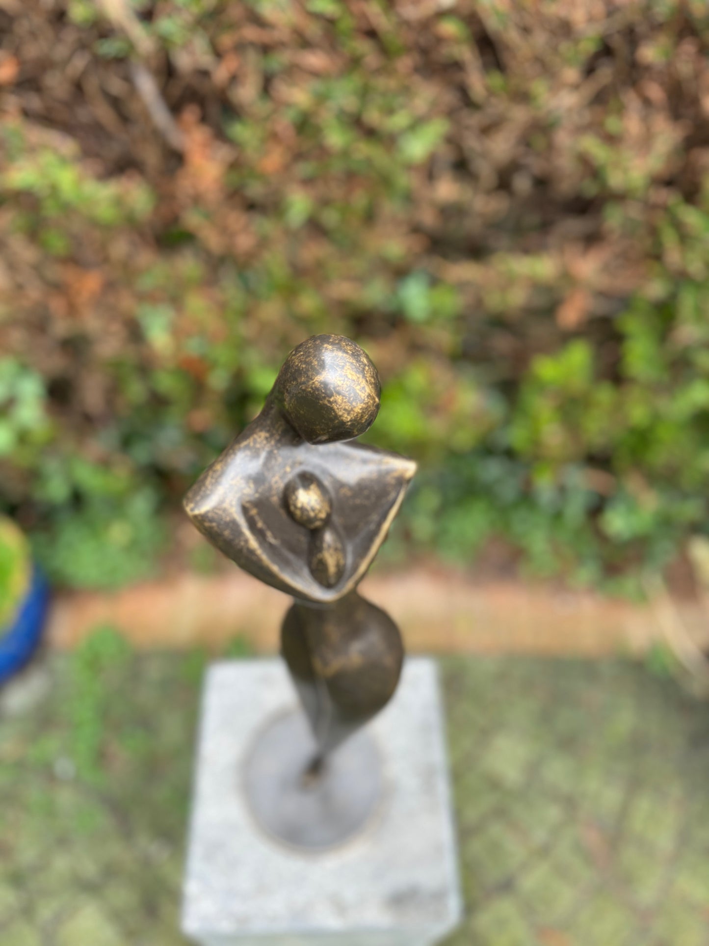 Mother's Embrace – Bronze Sculpture. 15x15x54cm - 3.5Kg