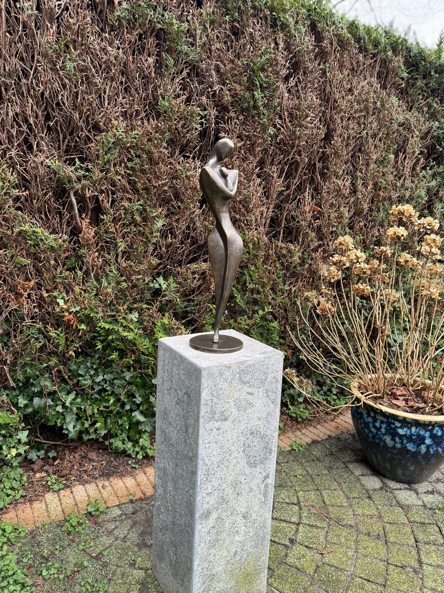Mother's Embrace – Bronze Sculpture. 15x15x54cm - 3.5Kg