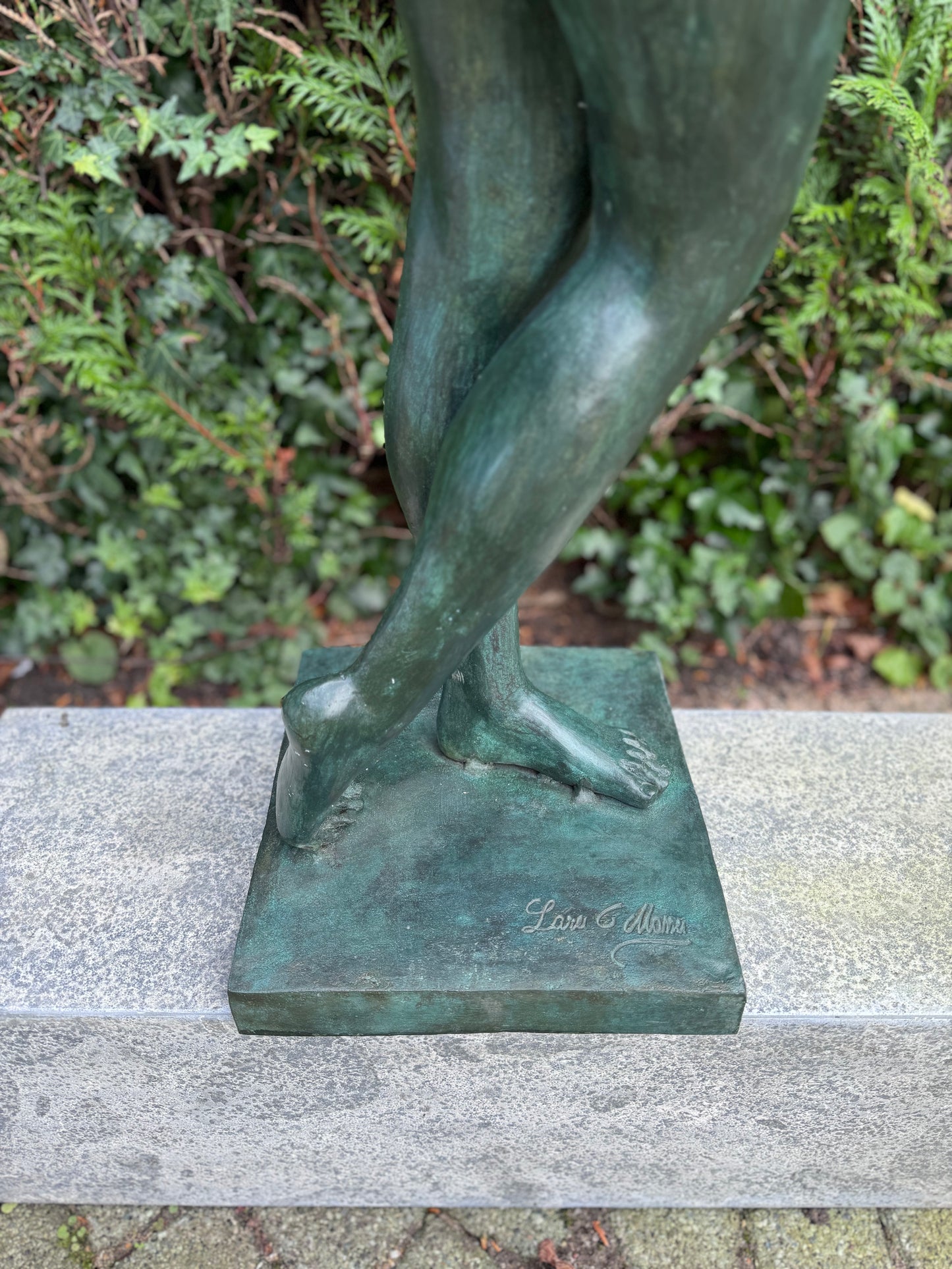 Elegant Muse – Bronze Sculpture. 35x29x120cm - 26Kg