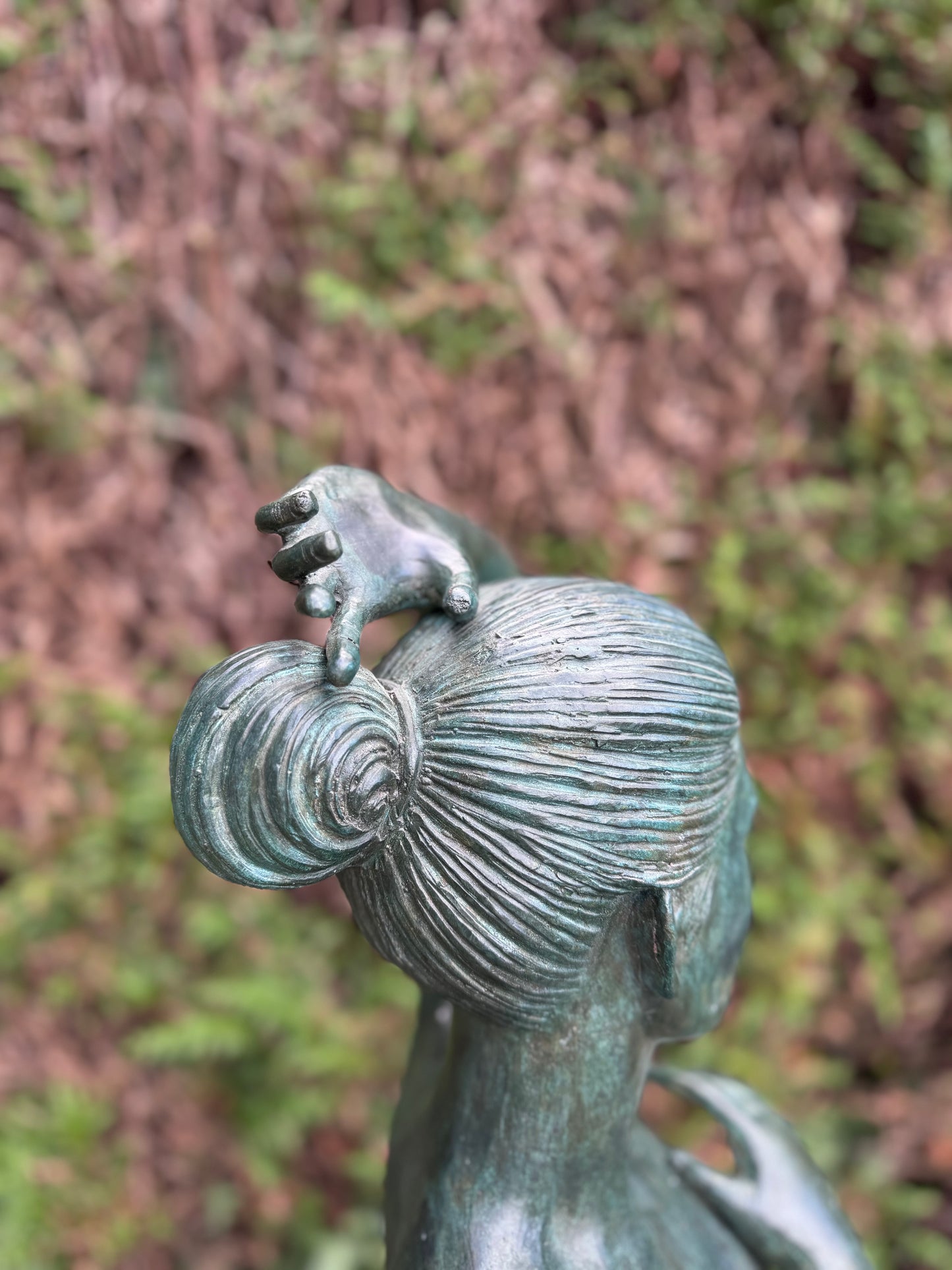 Elegant Muse – Bronze Sculpture. 35x29x120cm - 26Kg
