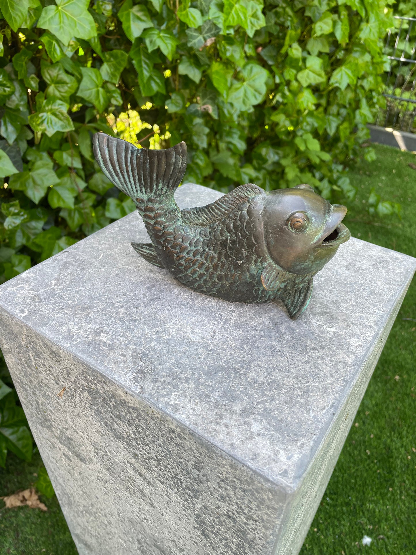 Leaping Fish – Bronze Sculpture. 18x6x11cm - 0.6Kg