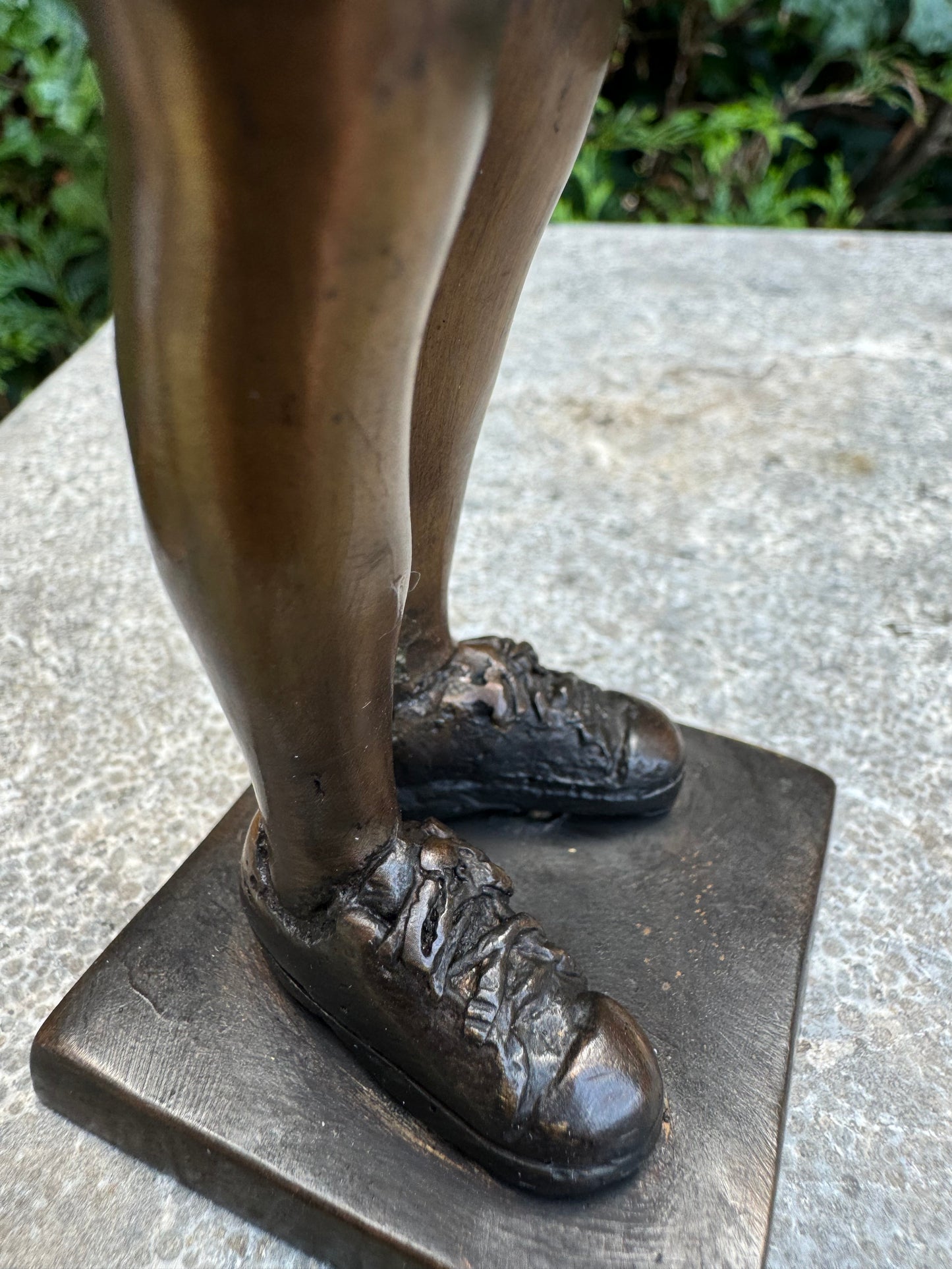 Young Curiosity – Bronze Sculpture. 6x5x20cm - 2Kg