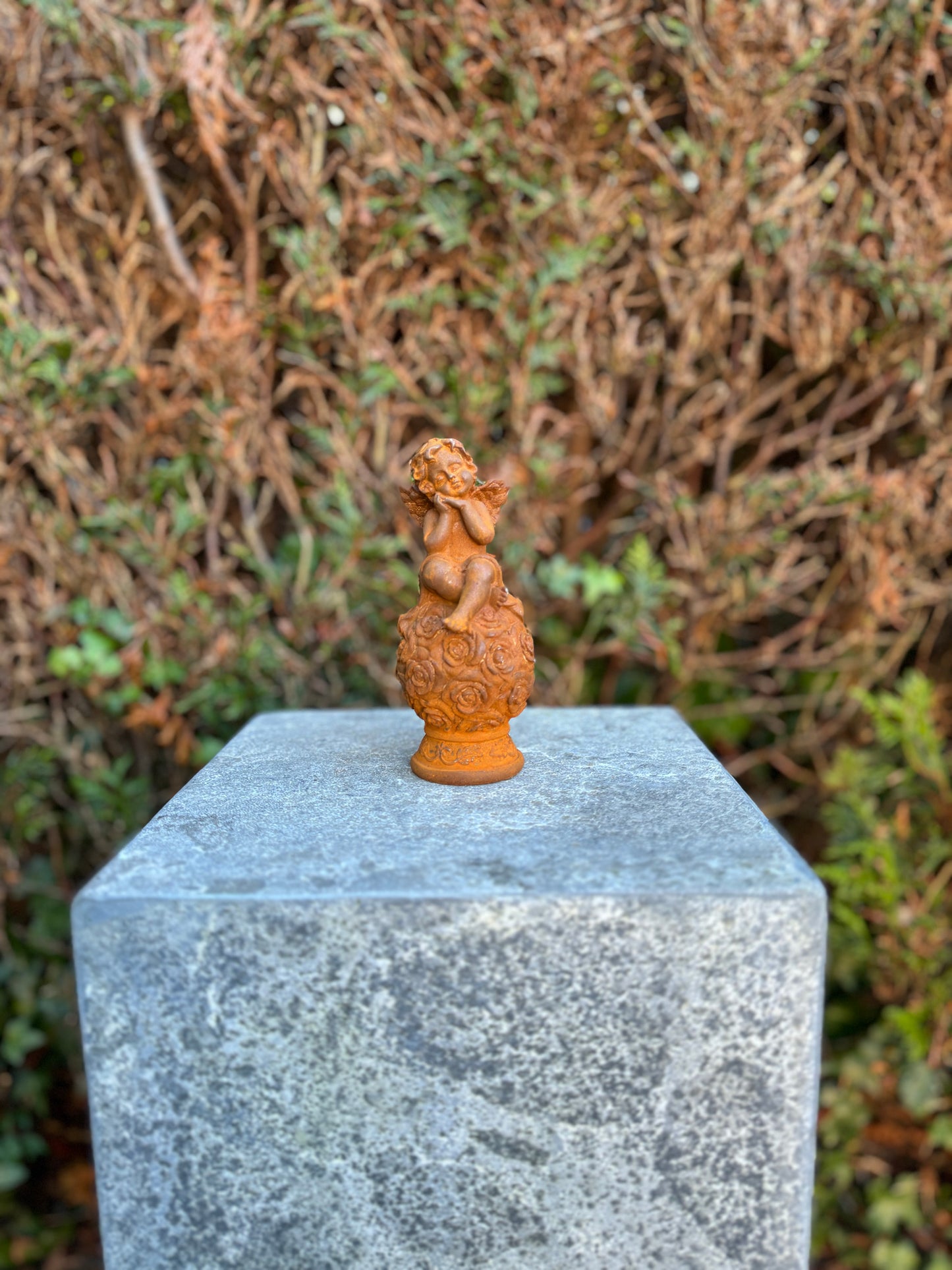 Angel of Roses – Iron Sculpture. 15x7x7cm - 0.8Kg