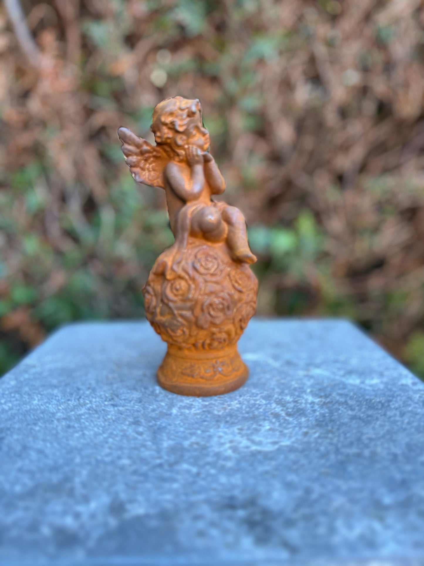Angel of Roses – Iron Sculpture. 15x7x7cm - 0.8Kg