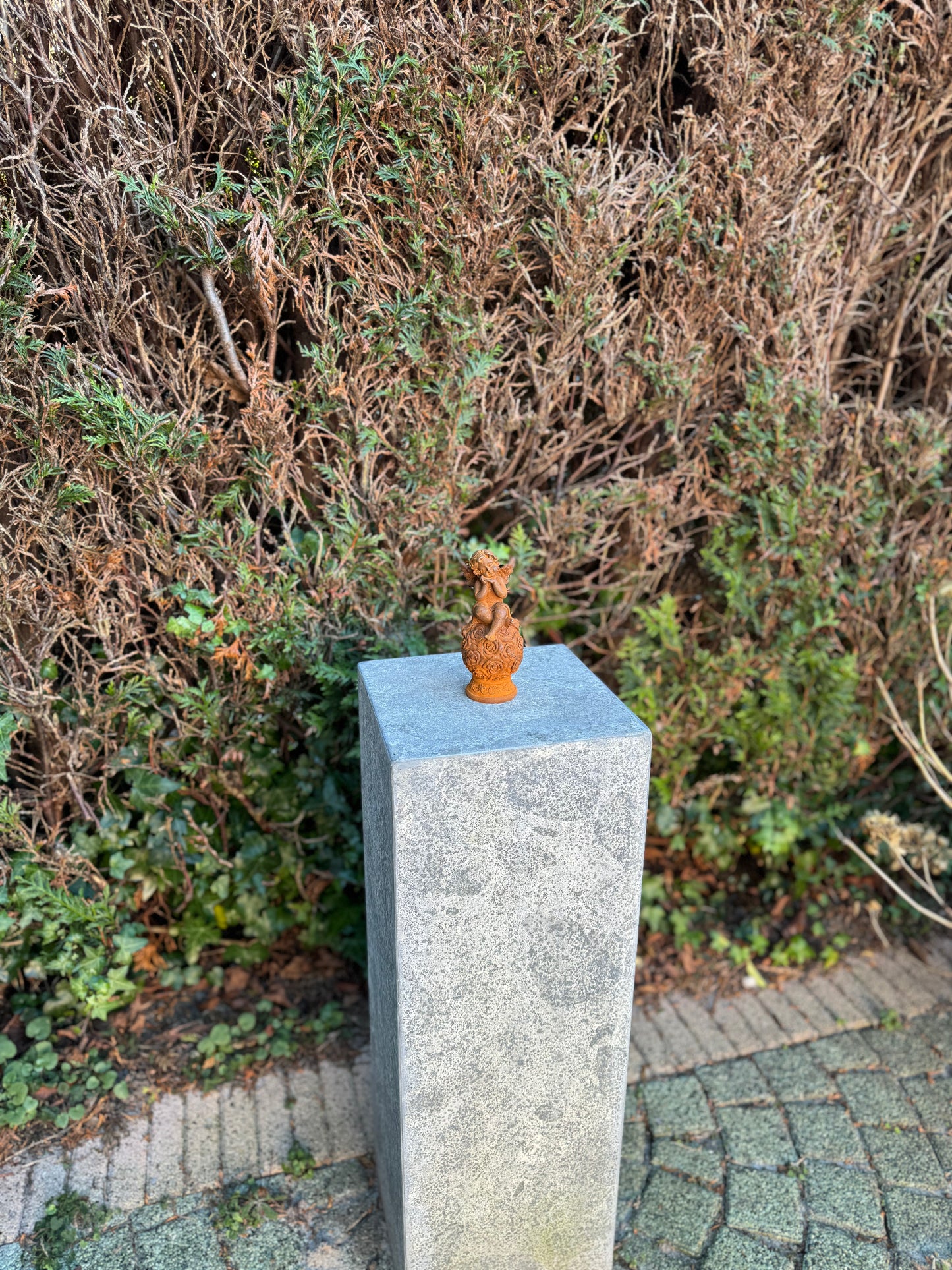 Angel of Roses – Iron Sculpture. 15x7x7cm - 0.8Kg