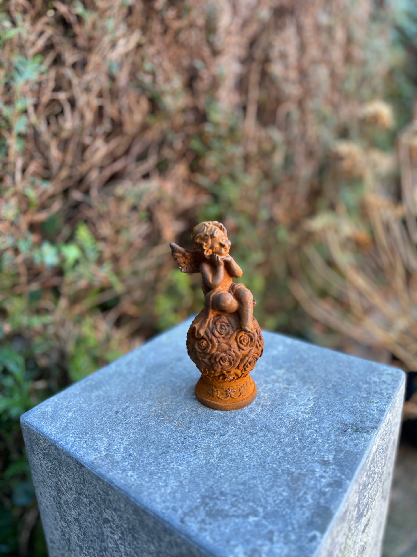 Angel of Roses – Iron Sculpture. 15x7x7cm - 0.8Kg