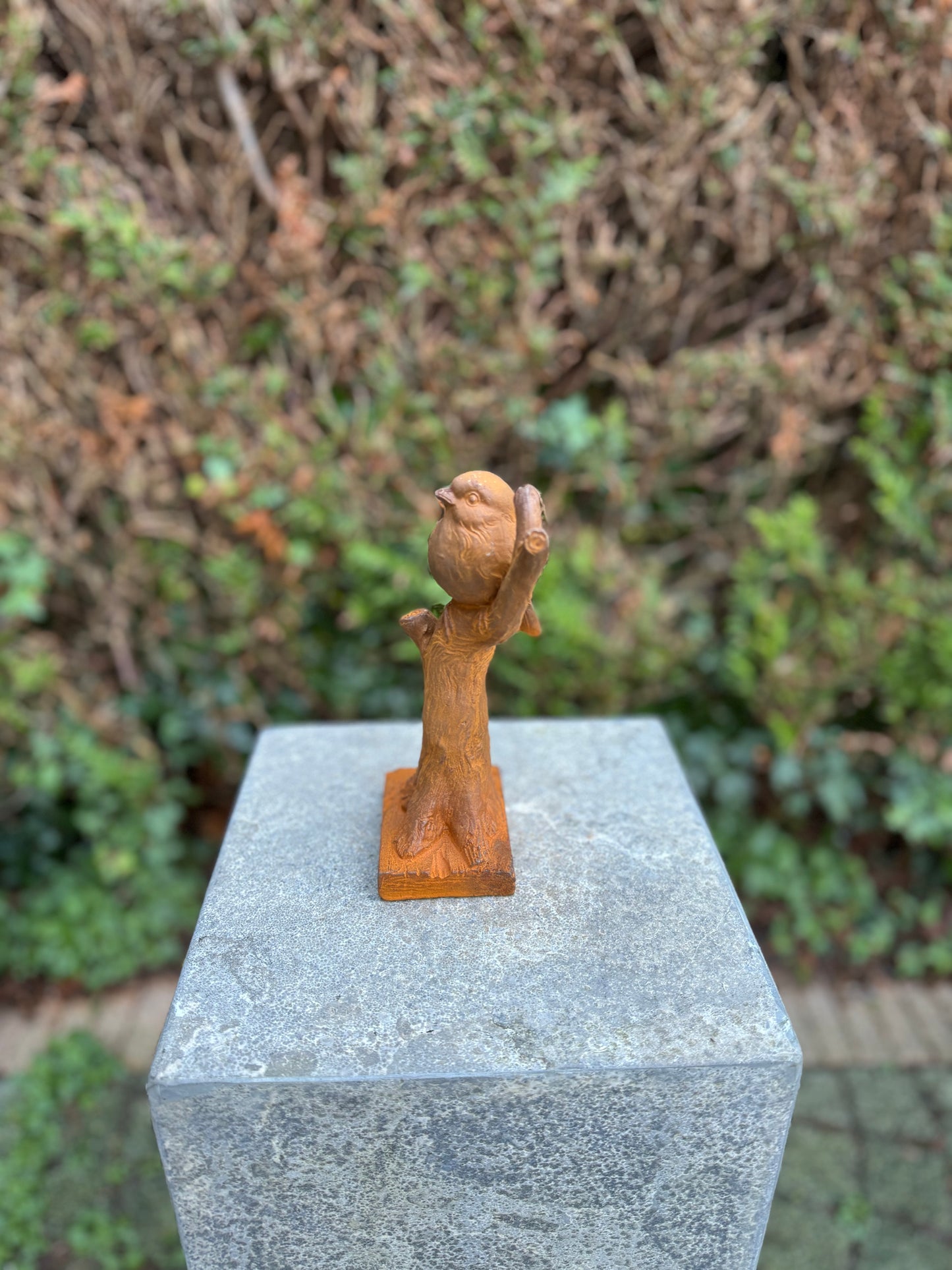 Perched Bird – Iron Sculpture. 19.4x10.7x8.3cm - 0.9Kg