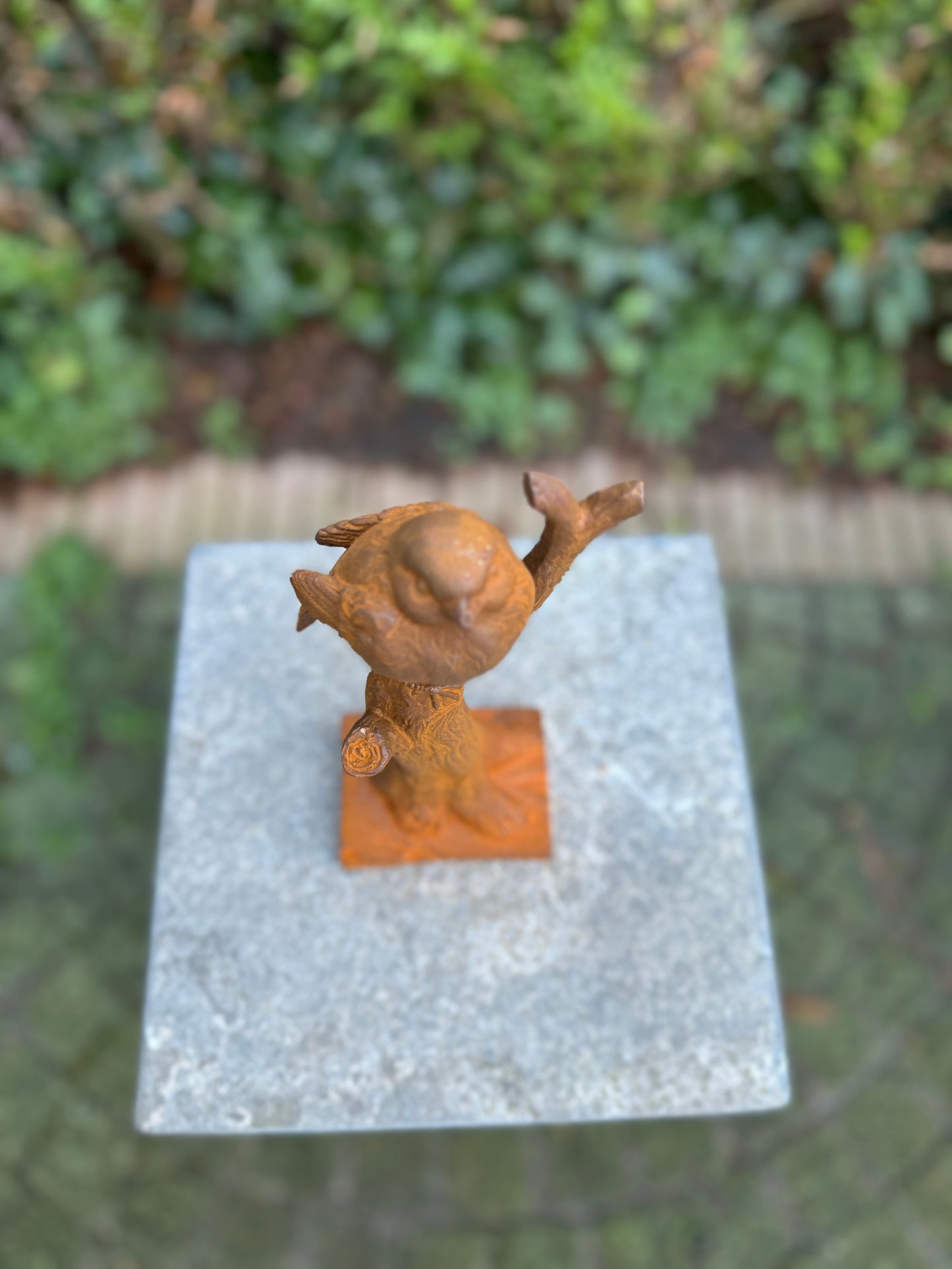Perched Bird – Iron Sculpture. 19.4x10.7x8.3cm - 0.9Kg