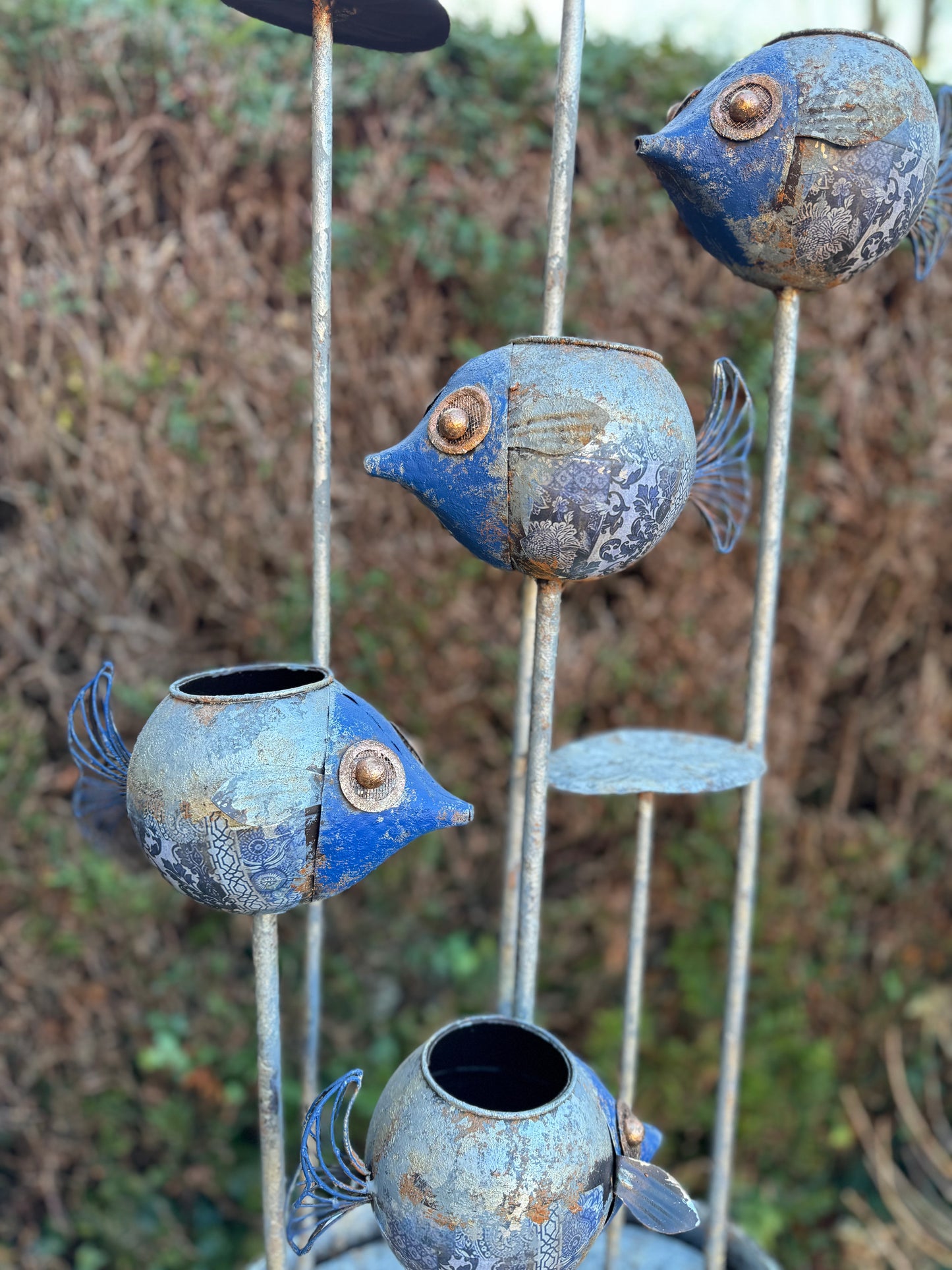 Swimming Fish – Iron Sculpture. 47x47x82cm - 5.1Kg