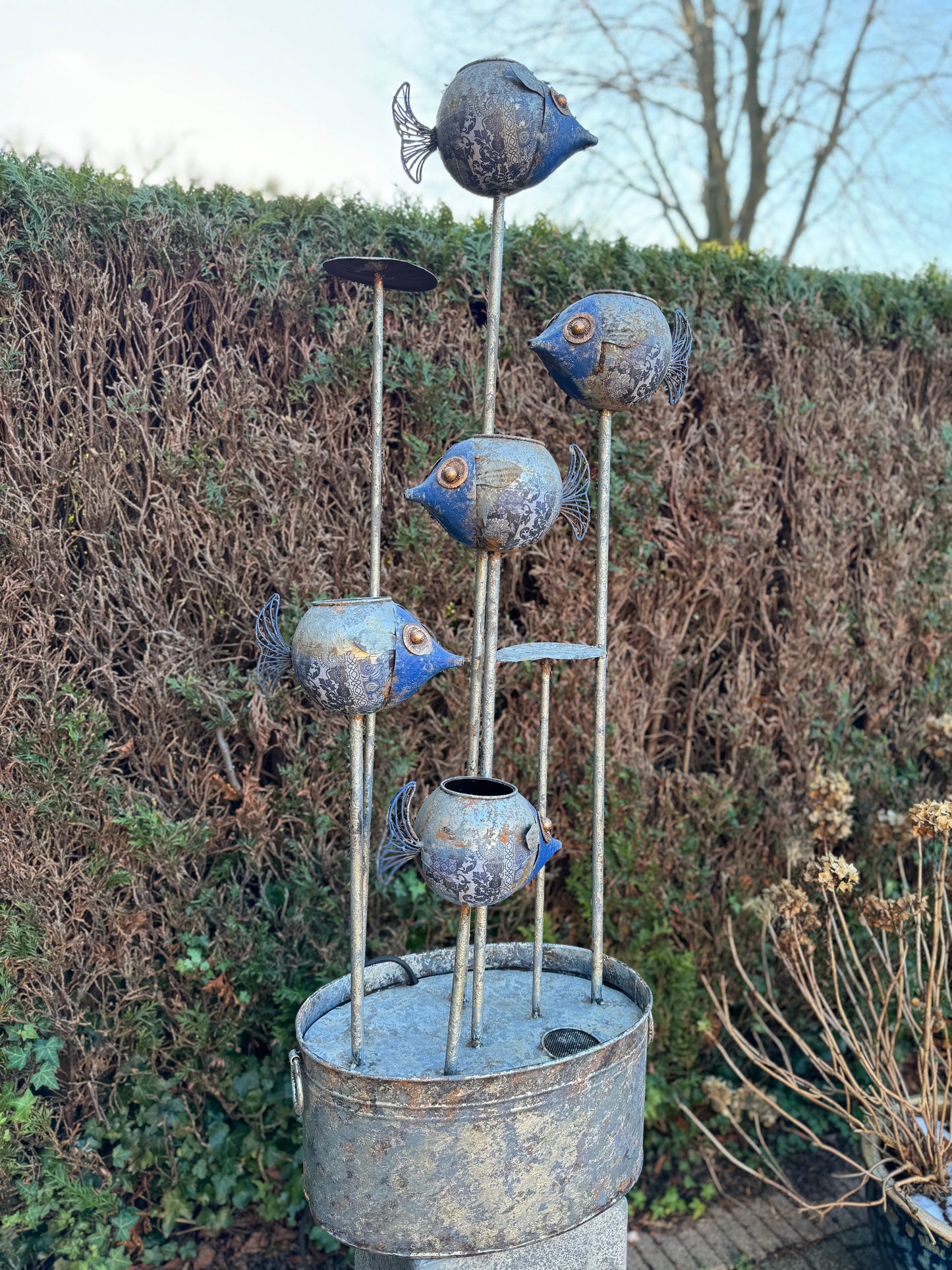 Swimming Fish – Iron Sculpture. 47x47x82cm - 5.1Kg