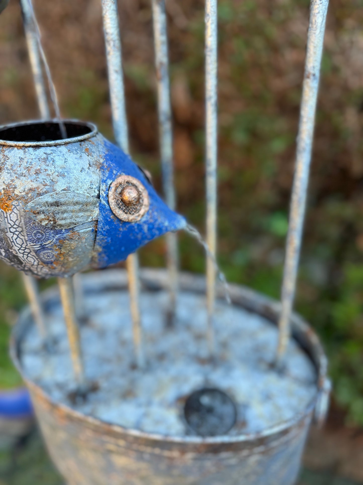 Swimming Fish – Iron Sculpture. 47x47x82cm - 5.1Kg