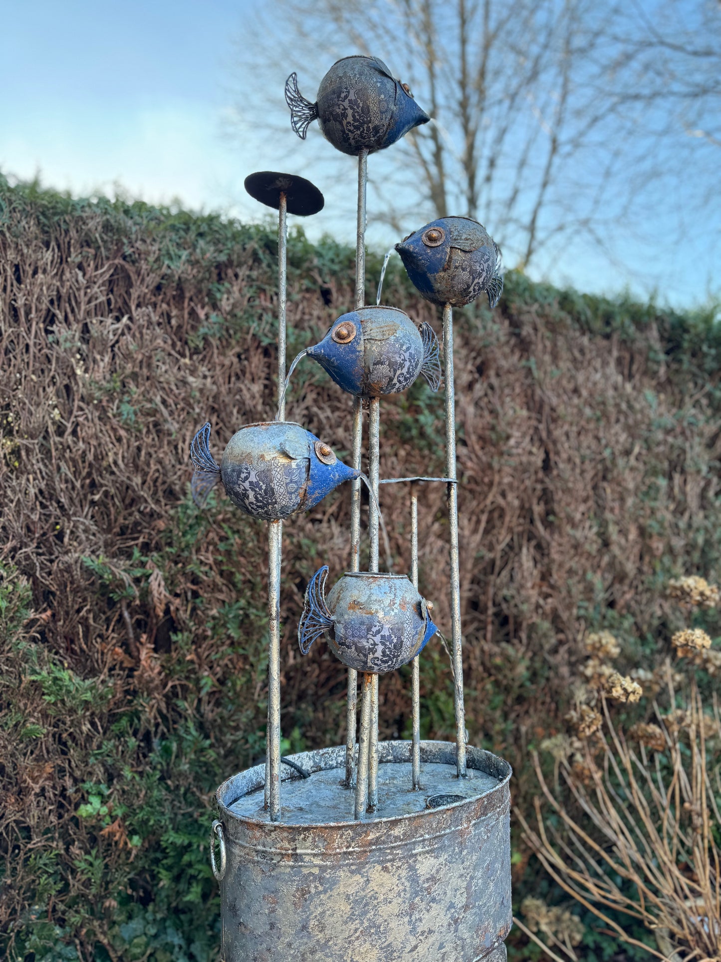 Swimming Fish – Iron Sculpture. 47x47x82cm - 5.1Kg