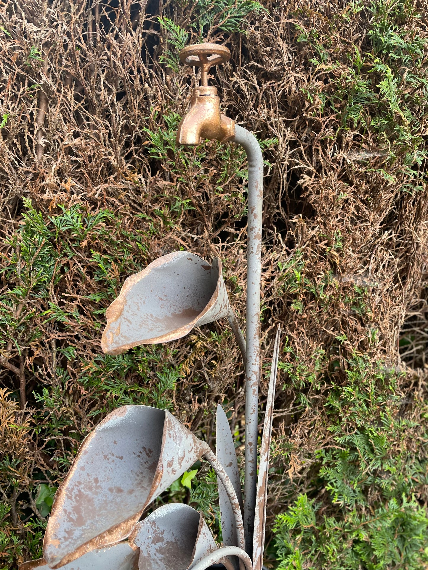 Cascade Leaves Fountain – Iron Sculpture. 47x47x82cm - 5.1Kg