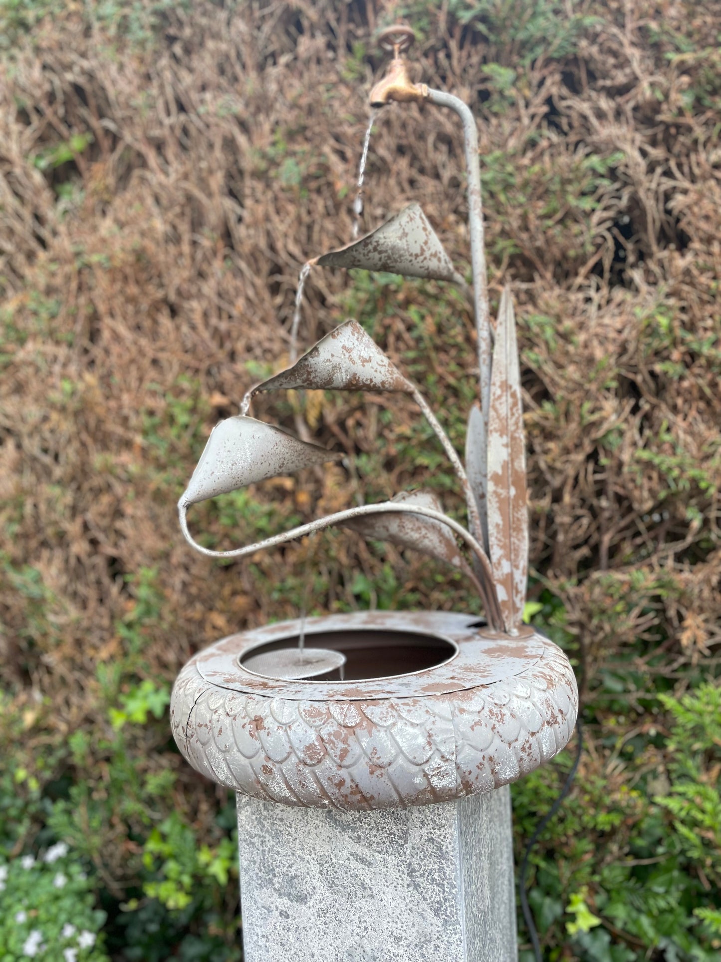 Cascade Leaves Fountain – Iron Sculpture. 47x47x82cm - 5.1Kg