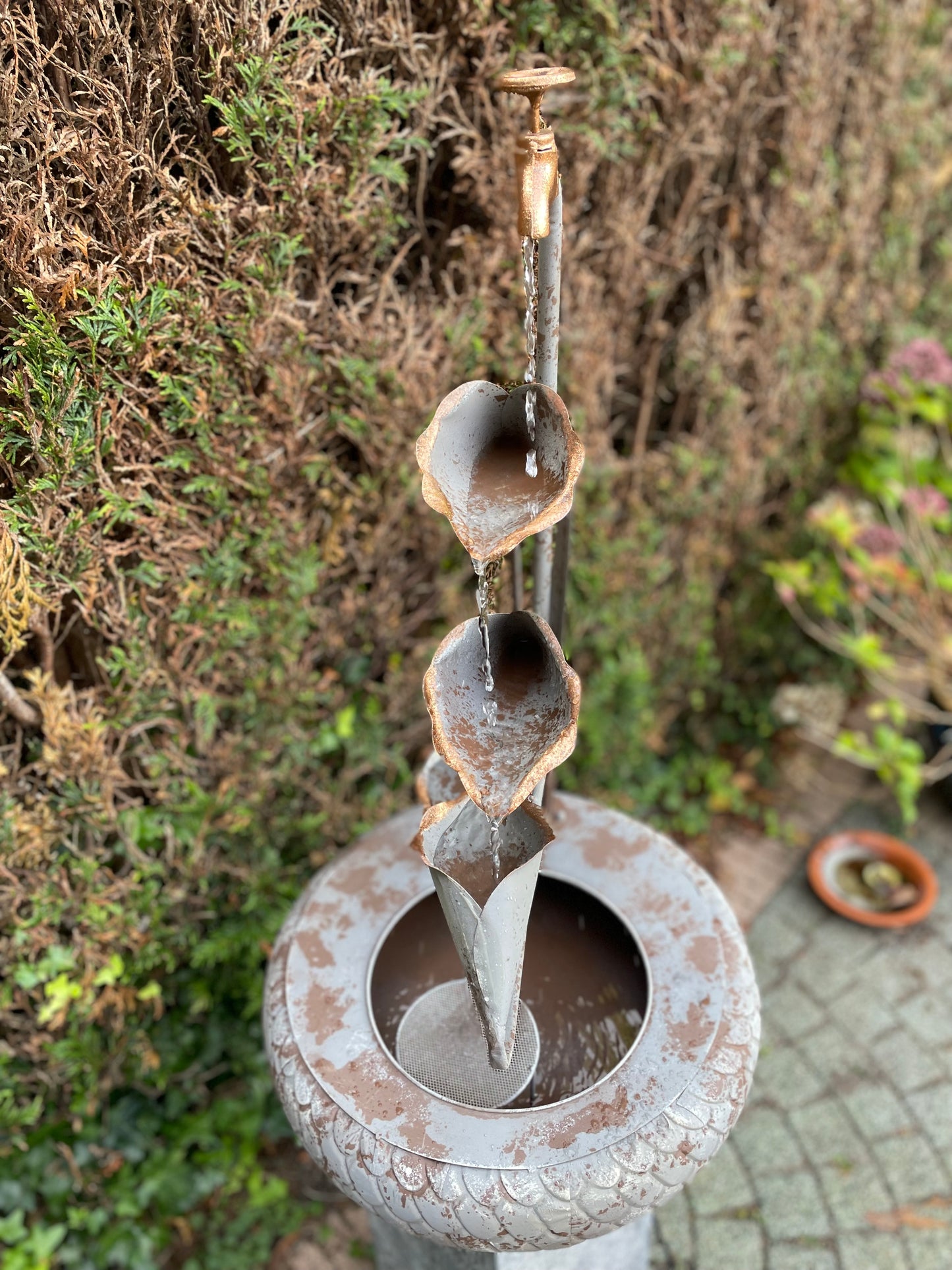 Cascade Leaves Fountain – Iron Sculpture. 47x47x82cm - 5.1Kg