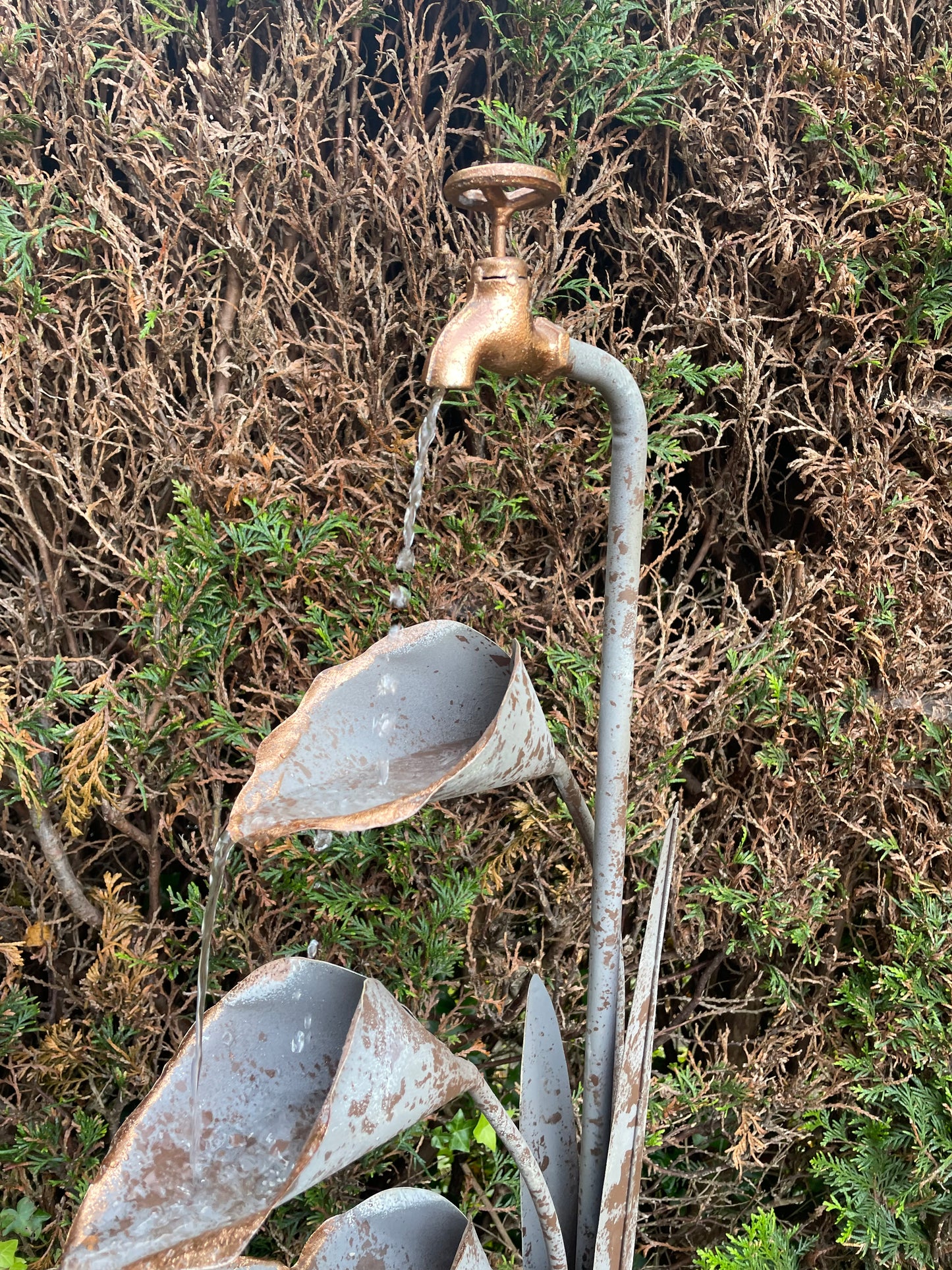 Cascade Leaves Fountain – Iron Sculpture. 47x47x82cm - 5.1Kg