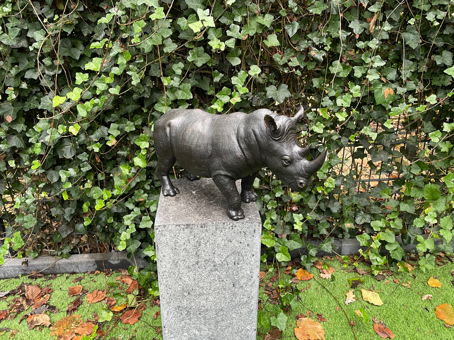 Powerful Rhino – Bronze Sculpture. 51x16x27cm - 8.7Kg
