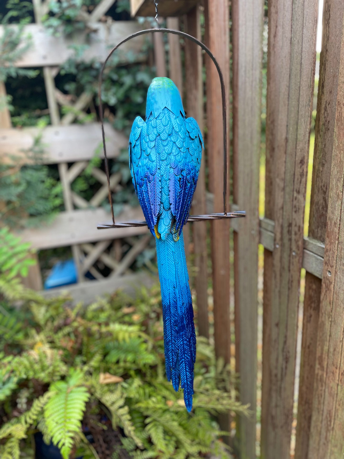 Hanging Macaw – Iron Sculpture. 28x16x95cm - 1Kg