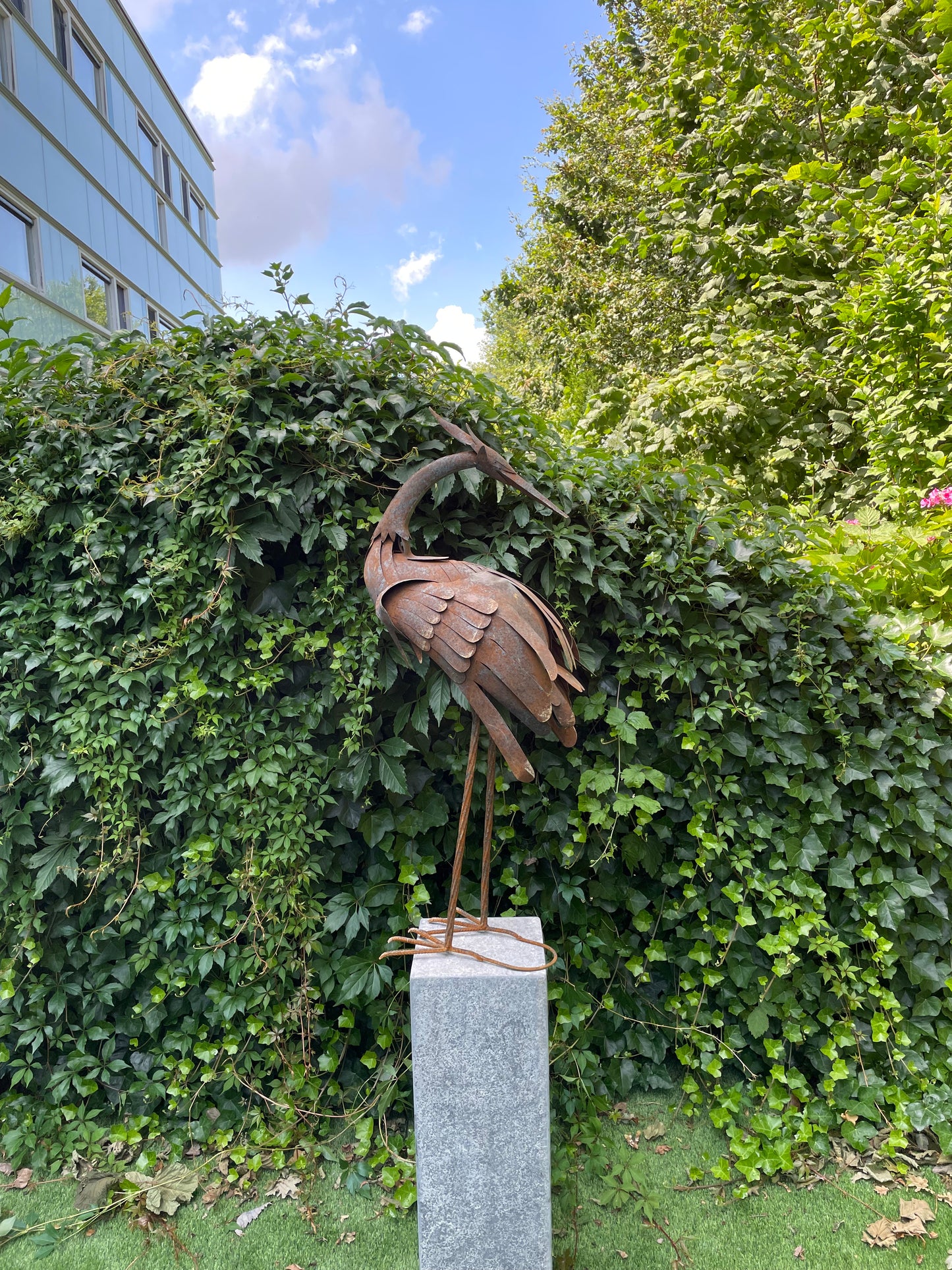 Graceful Heron – Iron Sculpture. 39x28x105cm