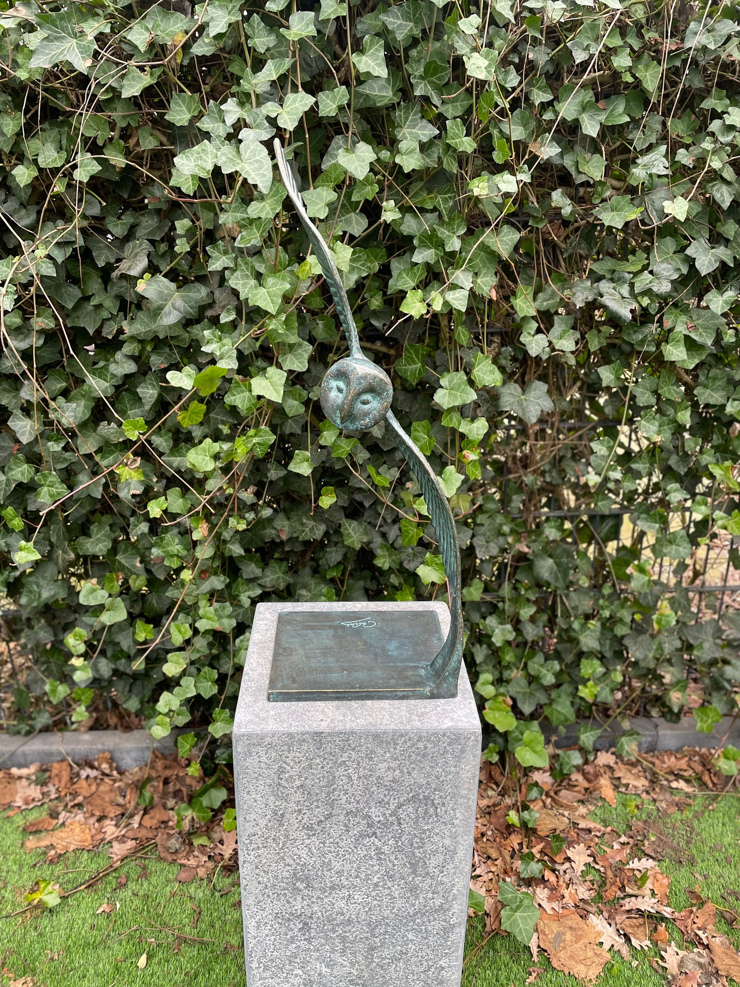 Flying Owl – Bronze Sculpture. 17x25x53cm - 4.1Kg