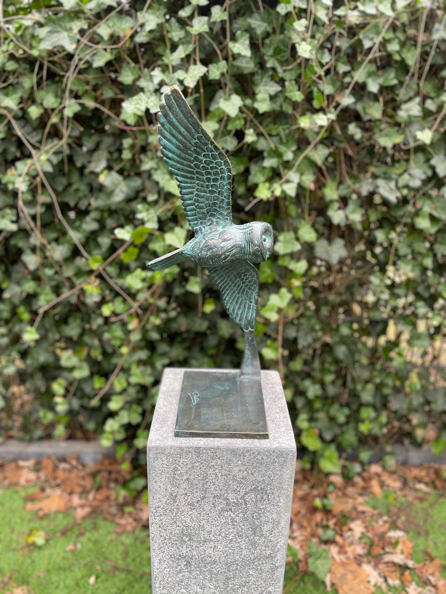 Flying Owl – Bronze Sculpture. 17x25x53cm - 4.1Kg