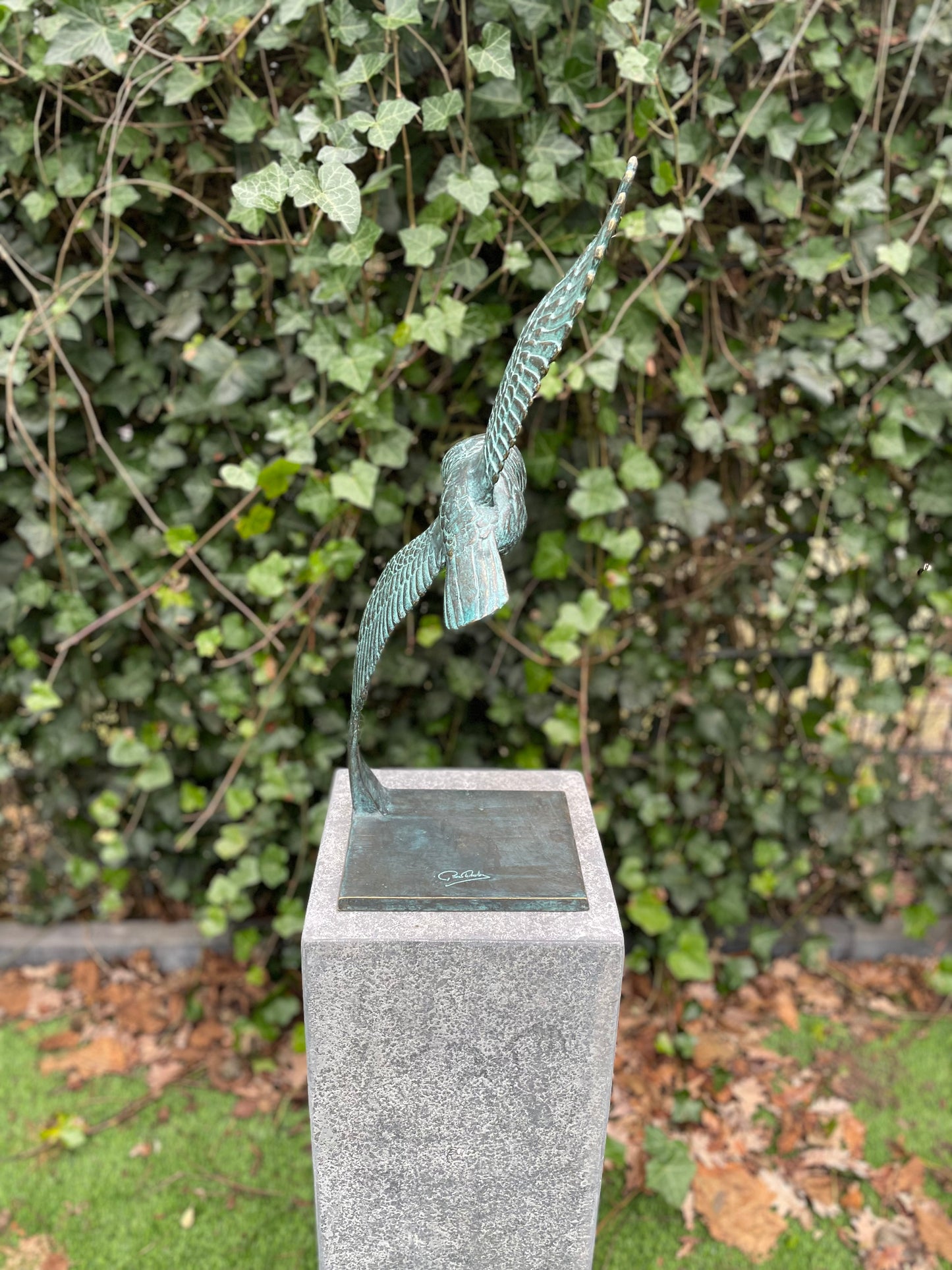 Flying Owl – Bronze Sculpture. 17x25x53cm - 4.1Kg