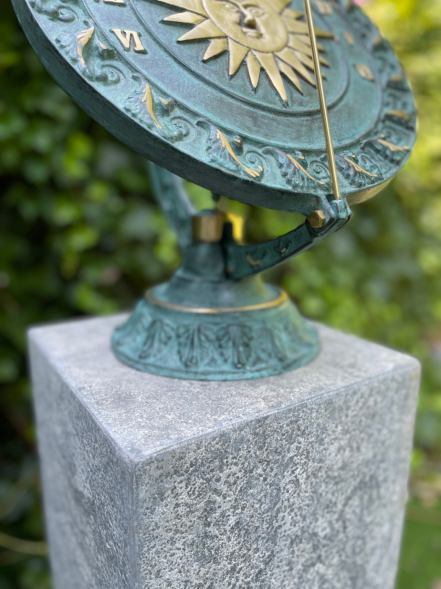 Solar Gaze – Bronze Sculpture. 25x25x30cm - 6.2Kg