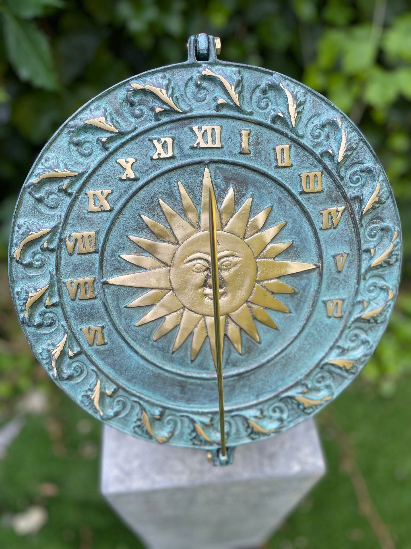 Solar Gaze – Bronze Sculpture. 25x25x30cm - 6.2Kg